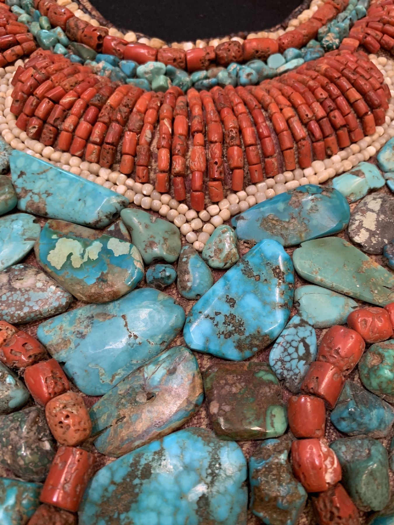 Detail b: Ladakh Brustschmuck, antik, um 1900, Türkissteine, Korallen, Perlmuttperlen auf Filz, ca. 44 X 44 cm, guter Zustand
