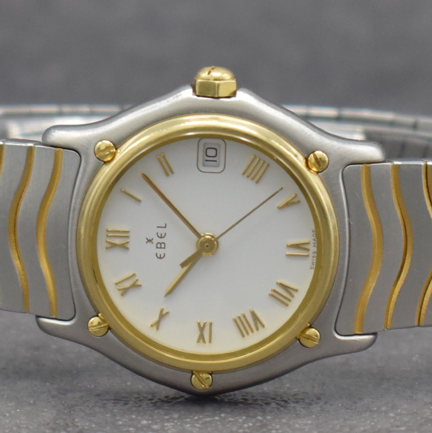 Detail a: EBEL Sport Classique Damenarmbanduhr in Edelstahl & Gold, Schweiz um 1995, quarz, Ref. E 1087121, Stülpgeh. m. 5-fach verschr. GG-Lünette, weißes ...