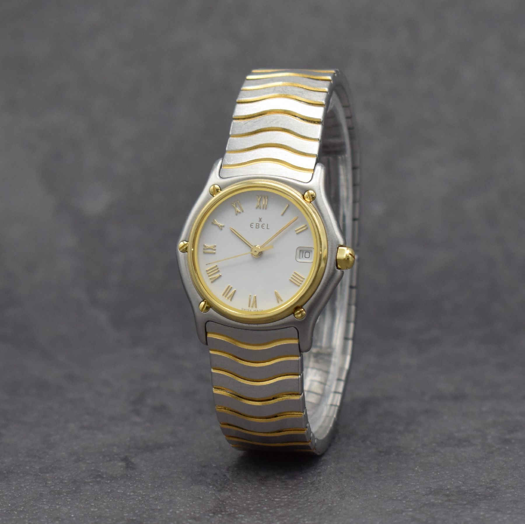 Detail b: EBEL Sport Classique Damenarmbanduhr in Edelstahl & Gold, Schweiz um 1995, quarz, Ref. E 1087121, Stülpgeh. m. 5-fach verschr. GG-Lünette, weißes ...