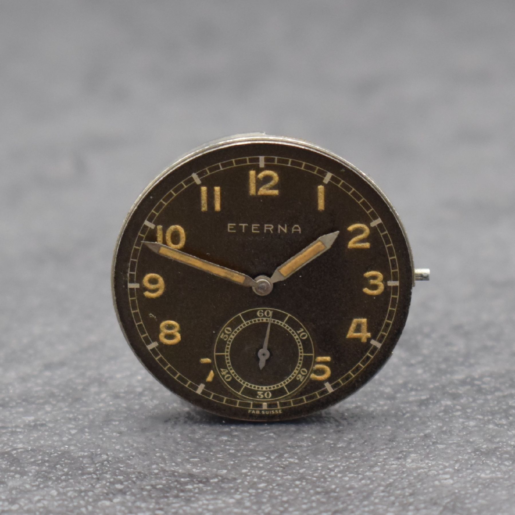 Detail g: ETERNA Militäruhr für den zivilen Gebrauch, Schweiz um 1945, Handaufzug, Stülpgeh. in Stahl, rücks. verschr., wunderschön patiniertes ...