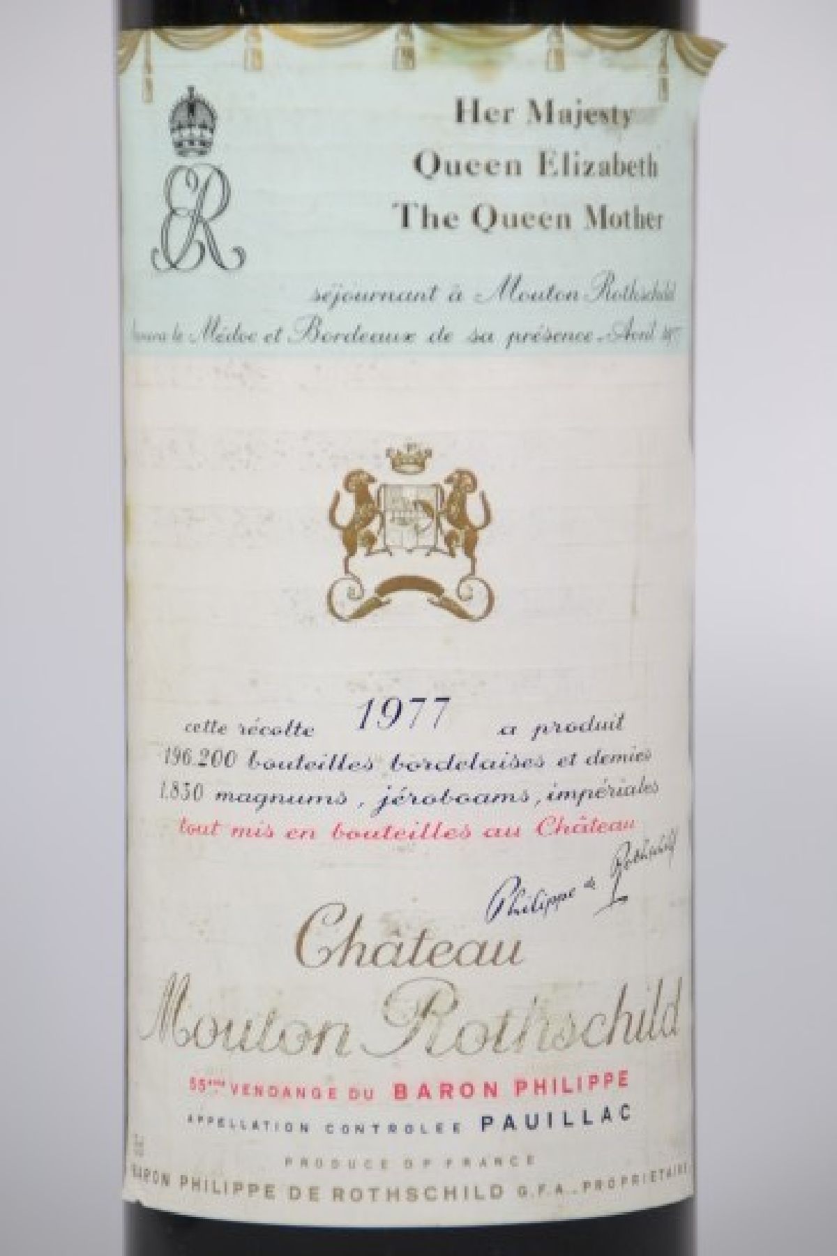 Detail a: 2 Flaschen Mouton Rothschild 1977 Pauillac, Premier Grand Cru Classe, ca. 75cl, Füllstand mid shoulder, Etikett leicht verschmutzt, unverkostet, ...