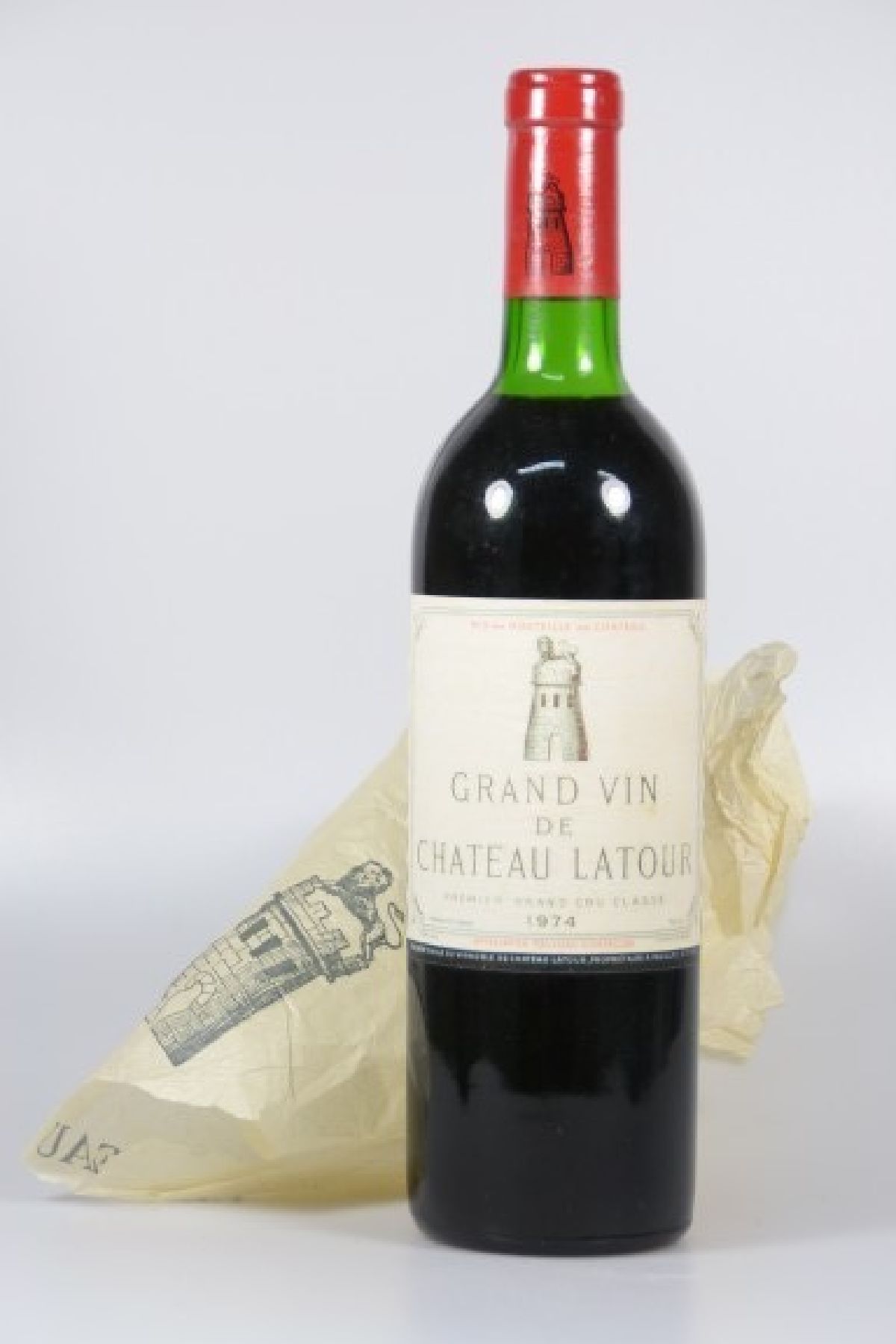 1 Flasche Grand Vin de Chateau Latour 1974,Grand Cru Classe, Füllstand ca. 75cl, Füllstand mid shoulder, unverkostet, Bewertung Doctorwine 97/100