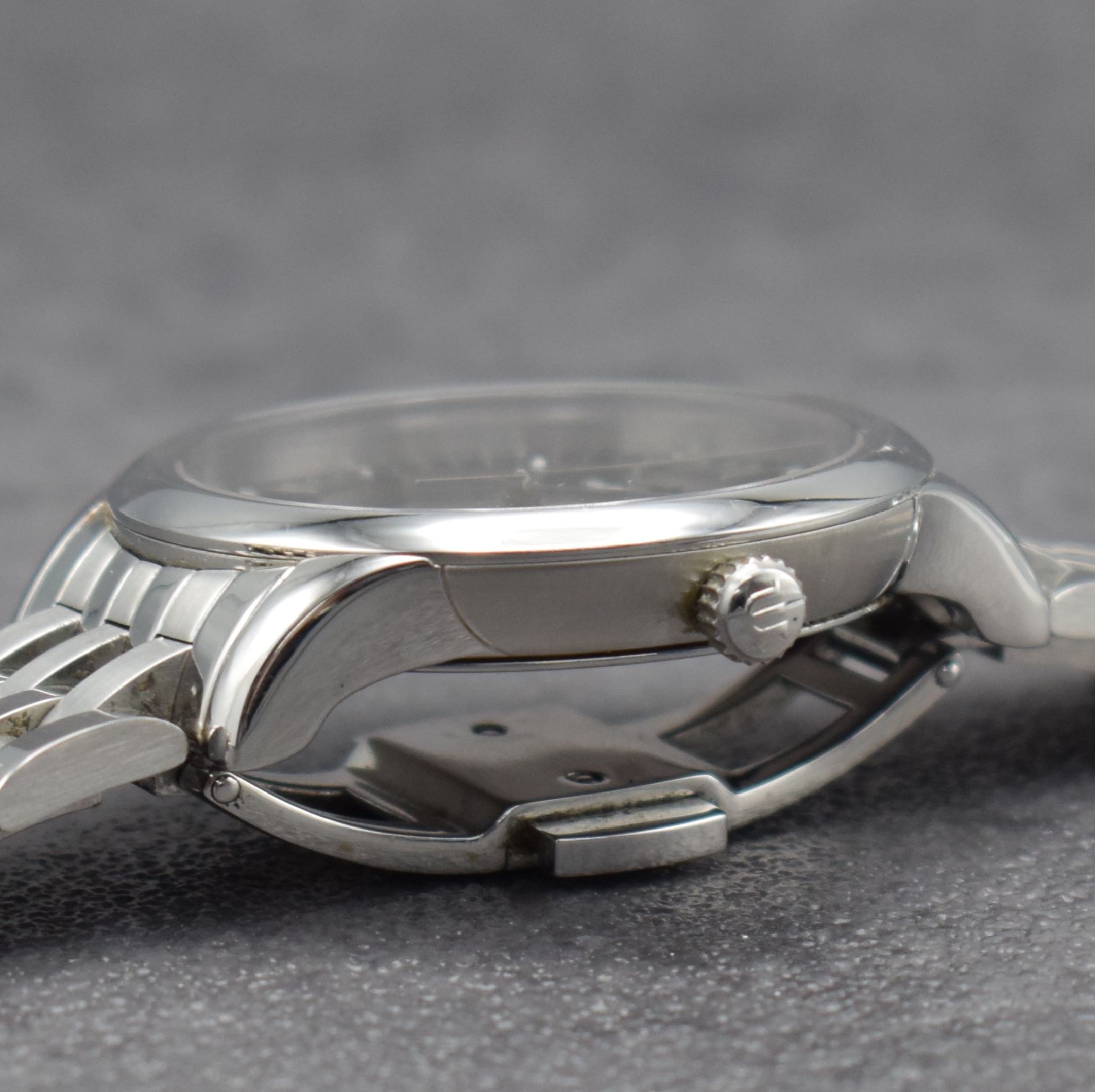Detail c: MAURICE LACROIX Herrenarmbanduhr Les Classiques Referenz LC1237, Schweiz um 2019, quarz, Edelstahlgeh. inkl. Gliederband m. dopp. Faltschl., Boden ...