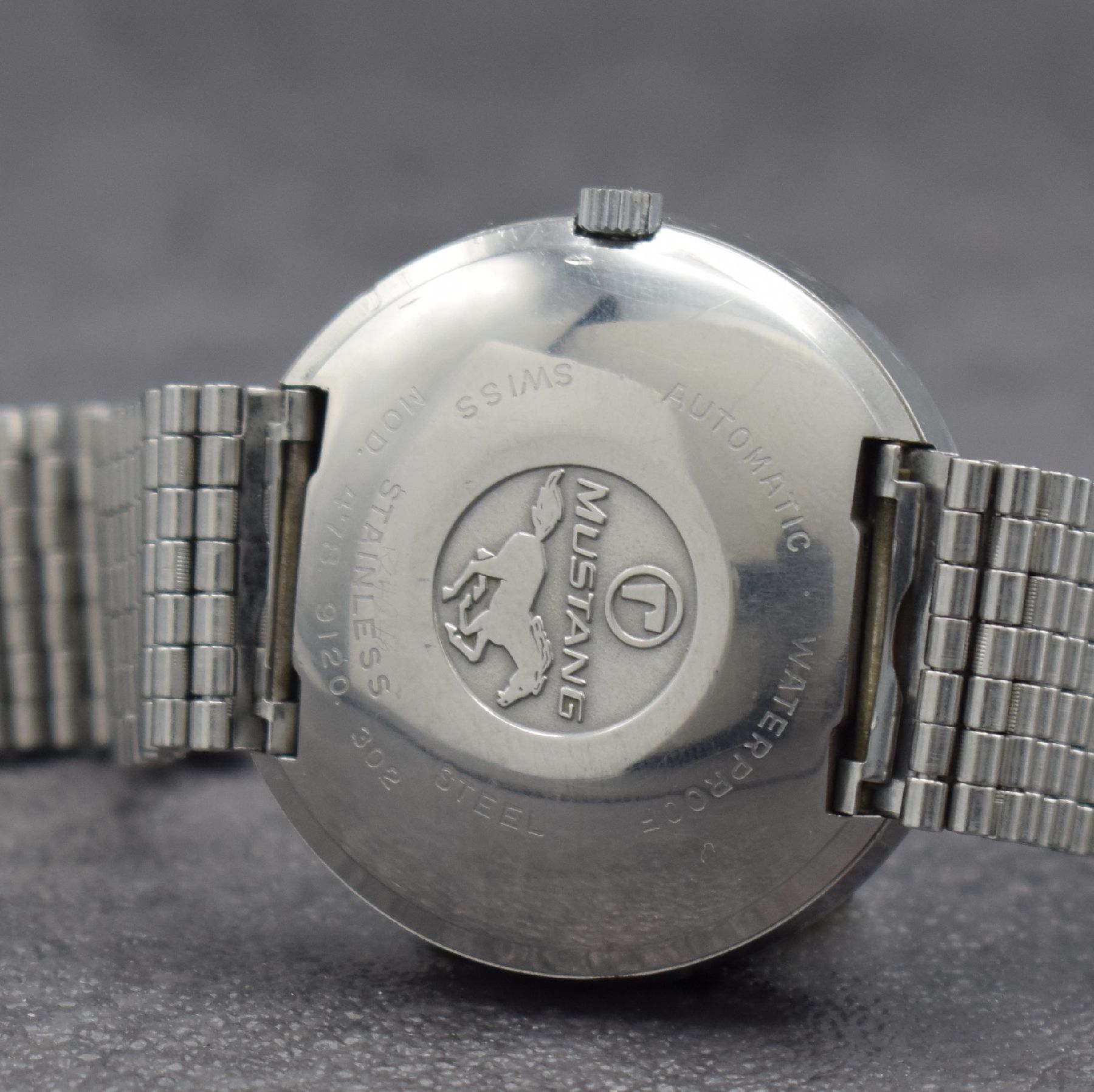 Detail c: ROAMER Mustang Herrenarmbanduhr D + D, Schweiz um 1970, Automatik, Ref. 478-9120.302, Edelstahl Monocoque-Geh. inkl. orig. NSA Edelstahlband, ...