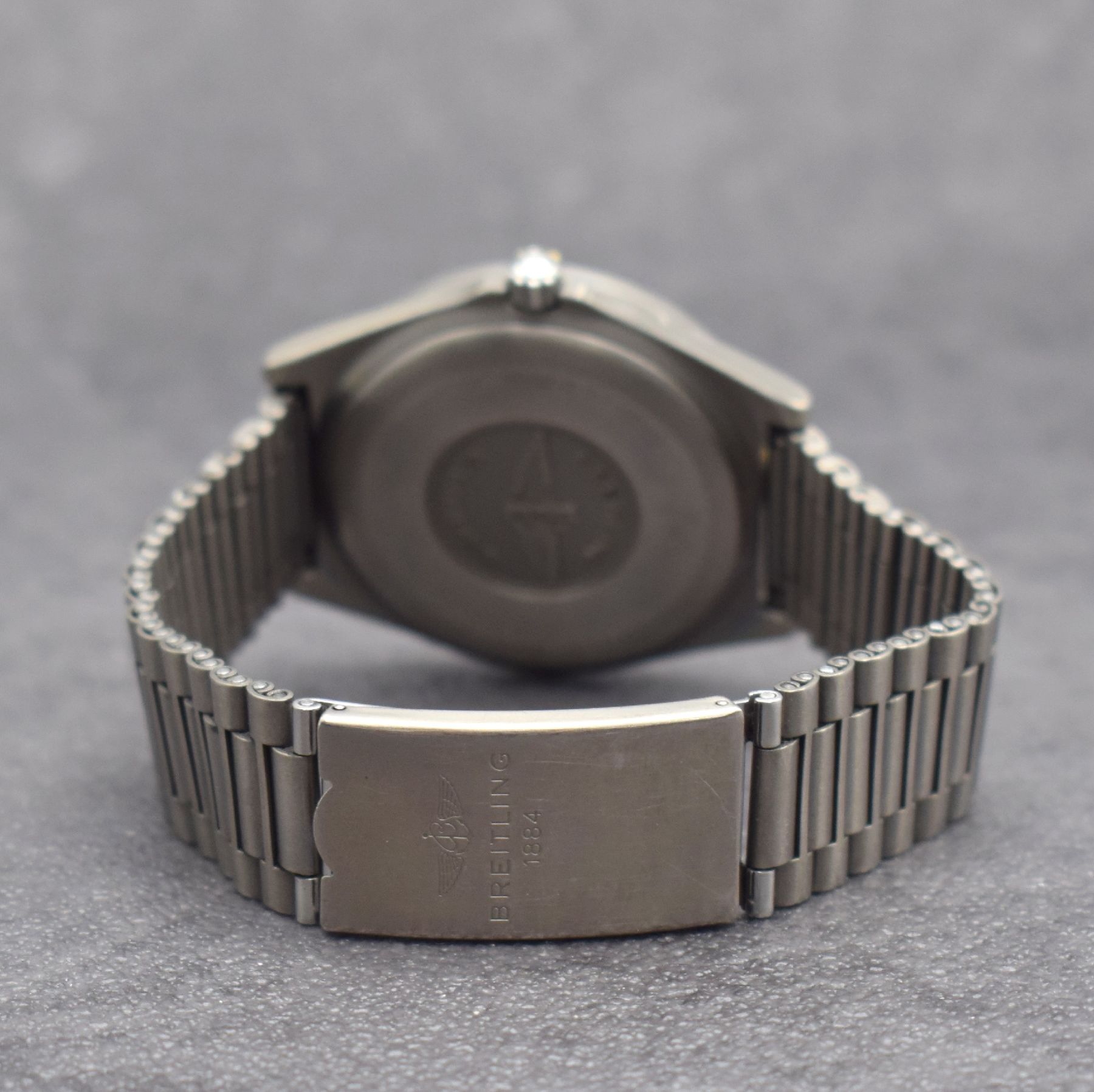 Detail d: BREITLING Herrenarmbanduhr Navitimer Aerospace mit Multifunktionsanzeige, Schweiz um 1995, Ref. 80360, Titangeh. inkl. Gliederband m. Faltschl., ...