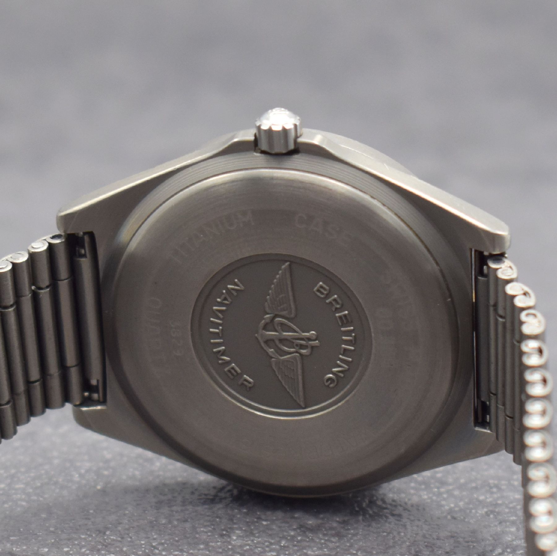Detail f: BREITLING Herrenarmbanduhr Navitimer Aerospace mit Multifunktionsanzeige, Schweiz um 1995, Ref. 80360, Titangeh. inkl. Gliederband m. Faltschl., ...