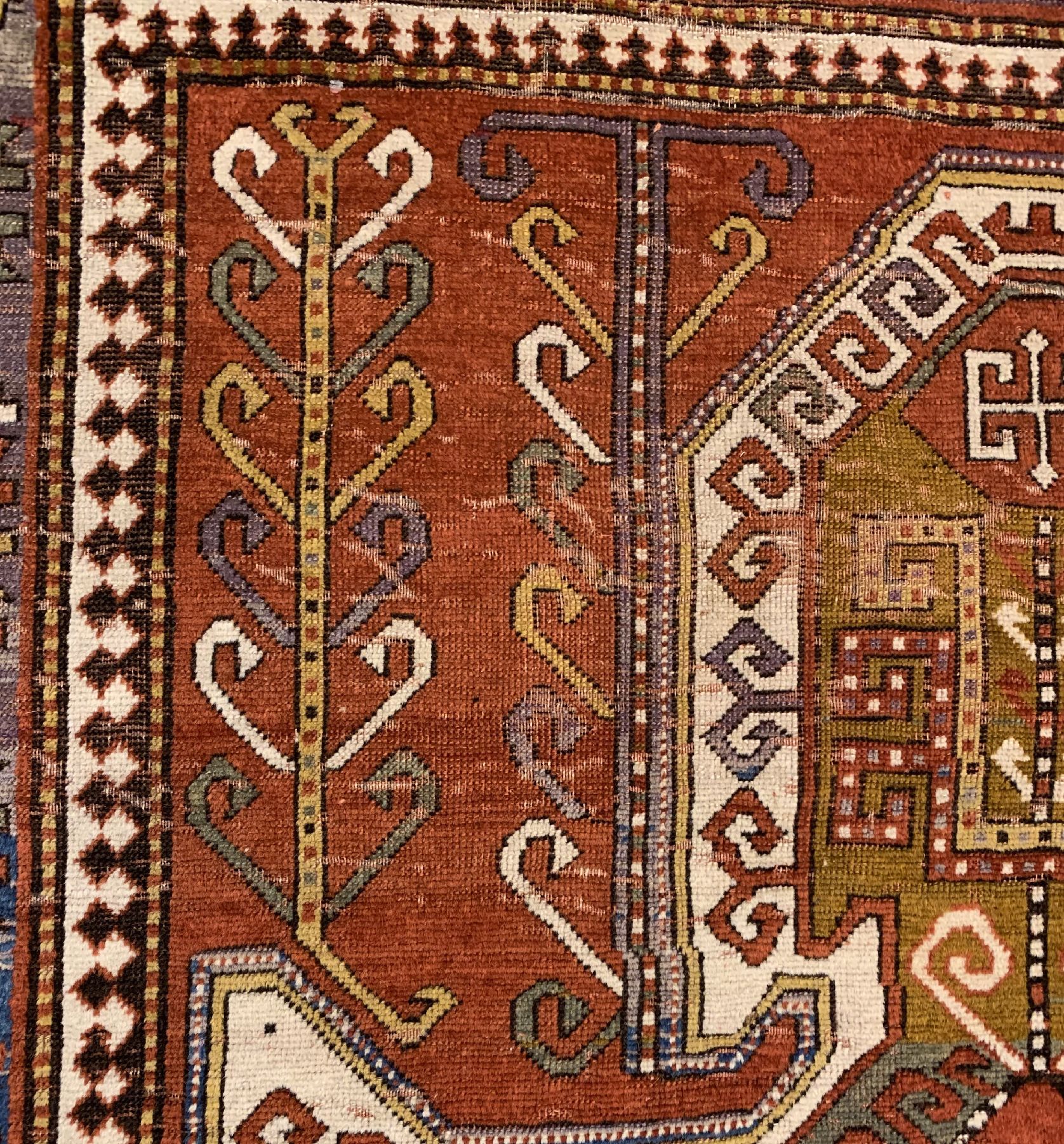 Detail b: Antiker Sewan Schild-Kazak, Südwestkaukasus, 19 Jhd., Wolle geknüpft auf Wolle, ca, 223 x 170 cm, EHZ:(Alters-und Gebrauchsspuren)