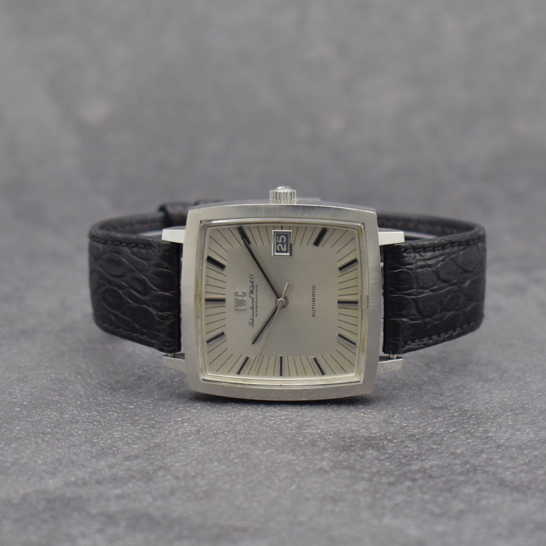 IWC Herrenarmbanduhr in Edelstahl Referenz R 1161 AD, Automatik, Schweiz um 1971, 2-teil. Geh., Duoton-Zifferbl. m. aufgel. Indizes, silb. Zeiger, ...