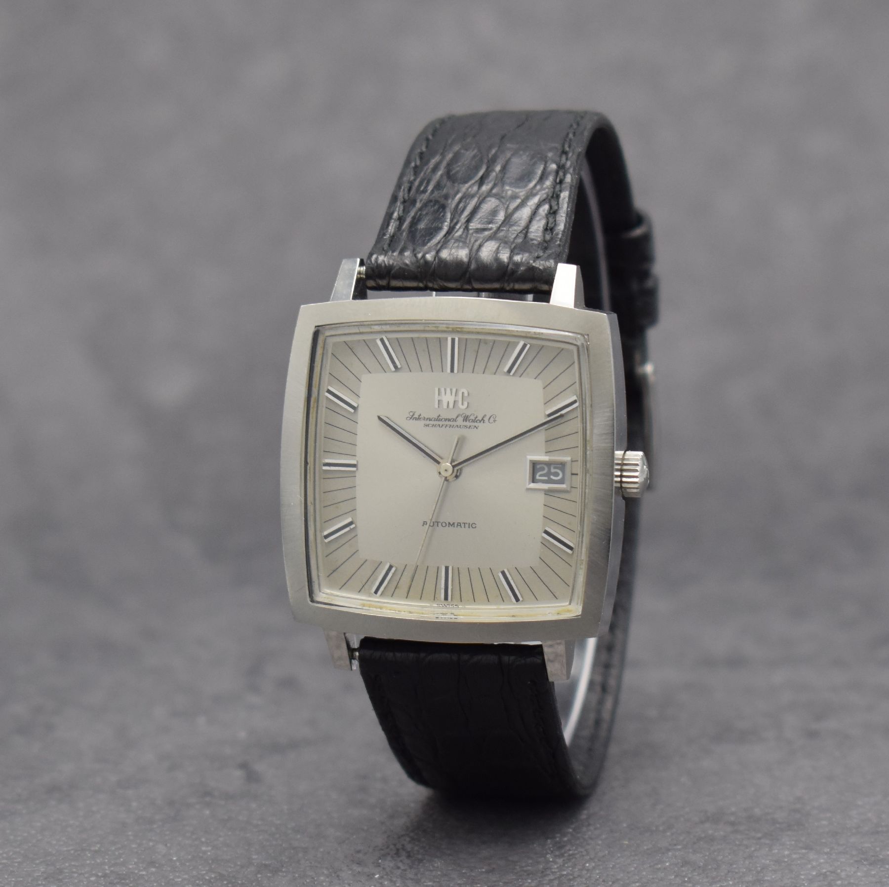 Detail b: IWC Herrenarmbanduhr in Edelstahl Referenz R 1161 AD, Automatik, Schweiz um 1971, 2-teil. Geh., Duoton-Zifferbl. m. aufgel. Indizes, silb. Zeiger, ...