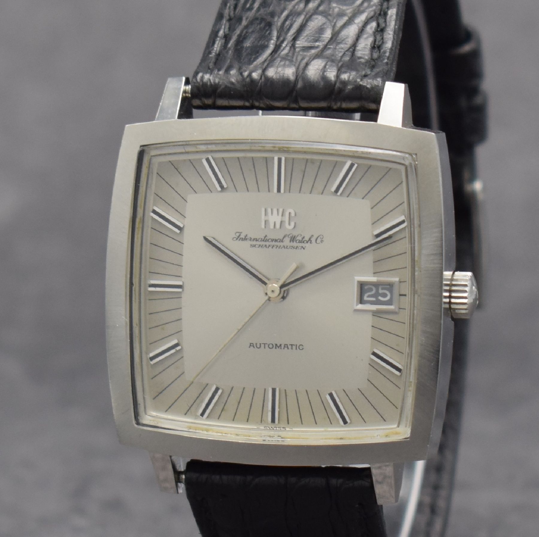 Detail c: IWC Herrenarmbanduhr in Edelstahl Referenz R 1161 AD, Automatik, Schweiz um 1971, 2-teil. Geh., Duoton-Zifferbl. m. aufgel. Indizes, silb. Zeiger, ...