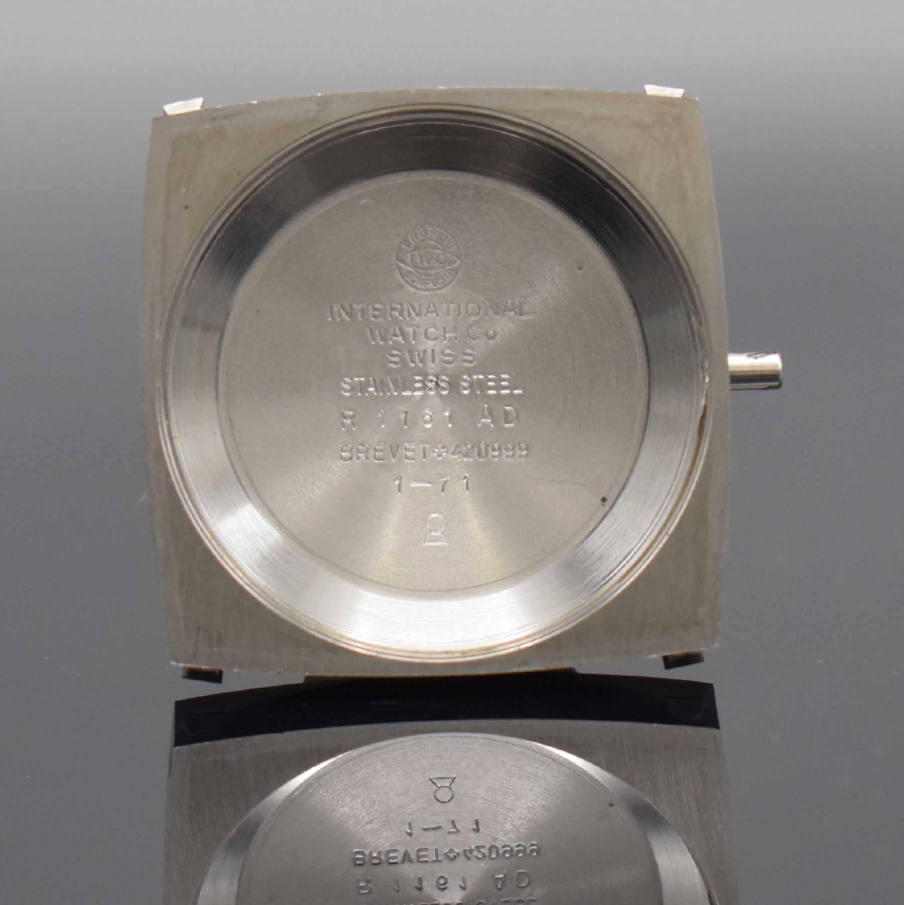 Detail f: IWC Herrenarmbanduhr in Edelstahl Referenz R 1161 AD, Automatik, Schweiz um 1971, 2-teil. Geh., Duoton-Zifferbl. m. aufgel. Indizes, silb. Zeiger, ...