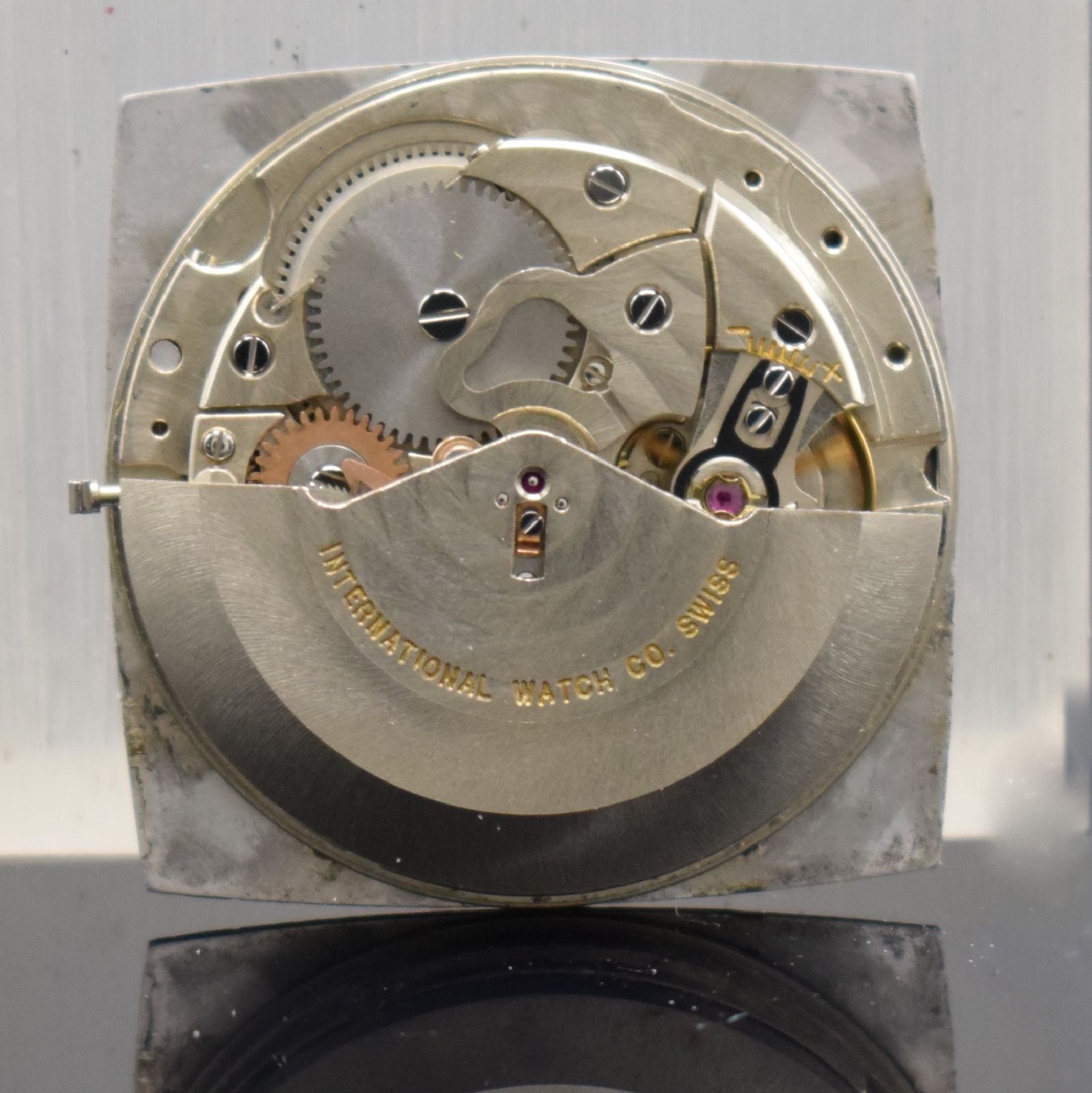 Detail h: IWC Herrenarmbanduhr in Edelstahl Referenz R 1161 AD, Automatik, Schweiz um 1971, 2-teil. Geh., Duoton-Zifferbl. m. aufgel. Indizes, silb. Zeiger, ...