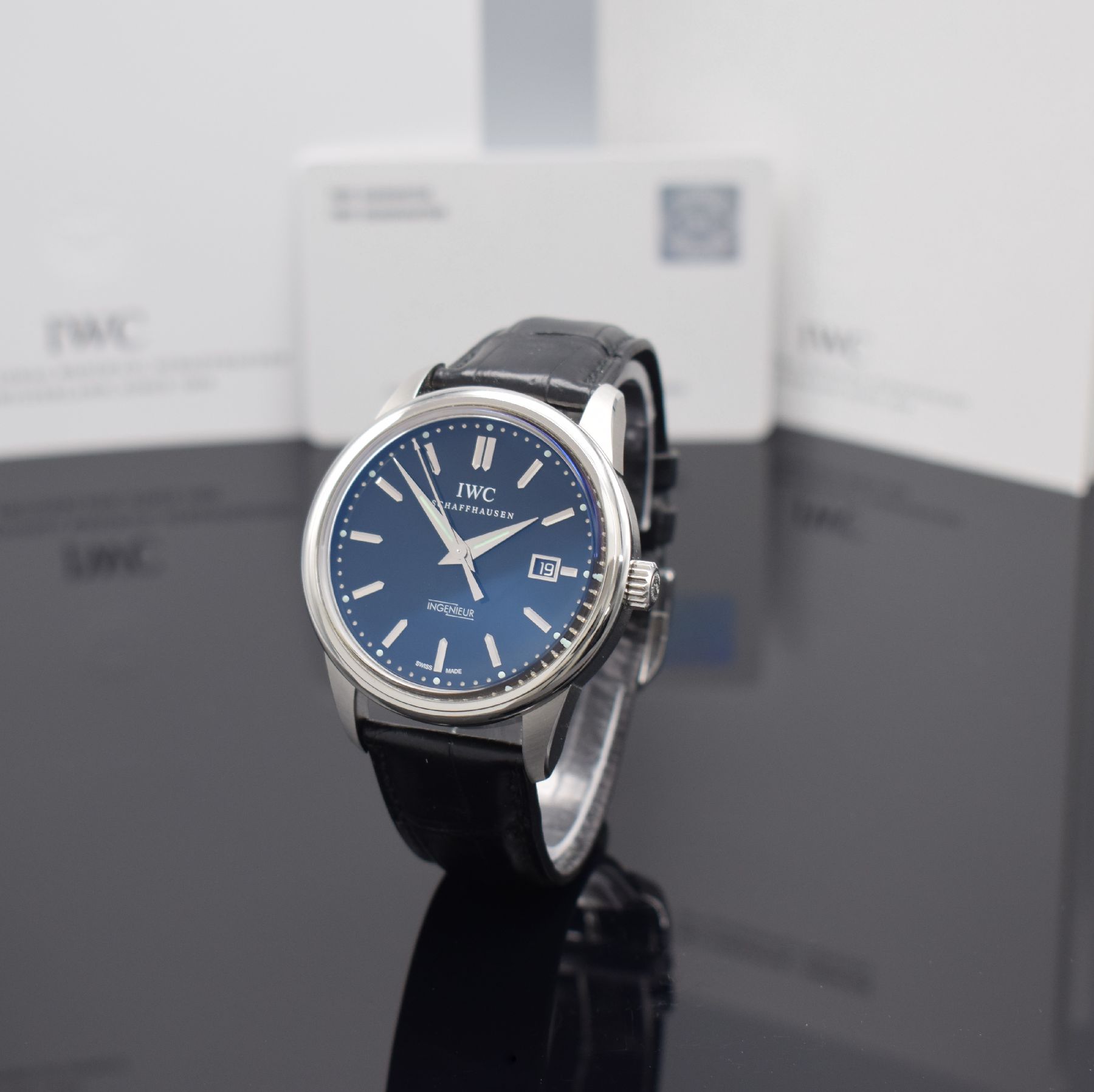 IWC Ingenieur große Herrenarmbanduhr in Stahl Referenz IW323301, Automatik, beids. vergl. 3-teil. Geh., Boden & Krone verschr., Glasrand aufgedr., ...