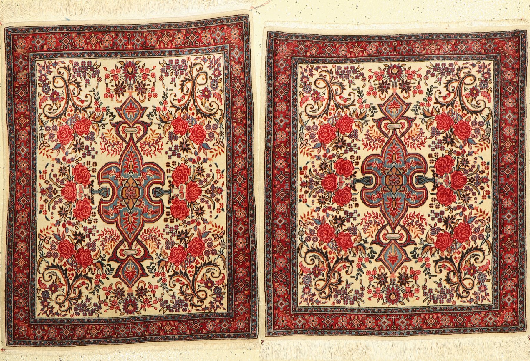 1 Paar Rosenbidjar fein, Persien, ca. 50 Jahre, Korkwolle, ca. 87 x 74 cm, guter Zustand