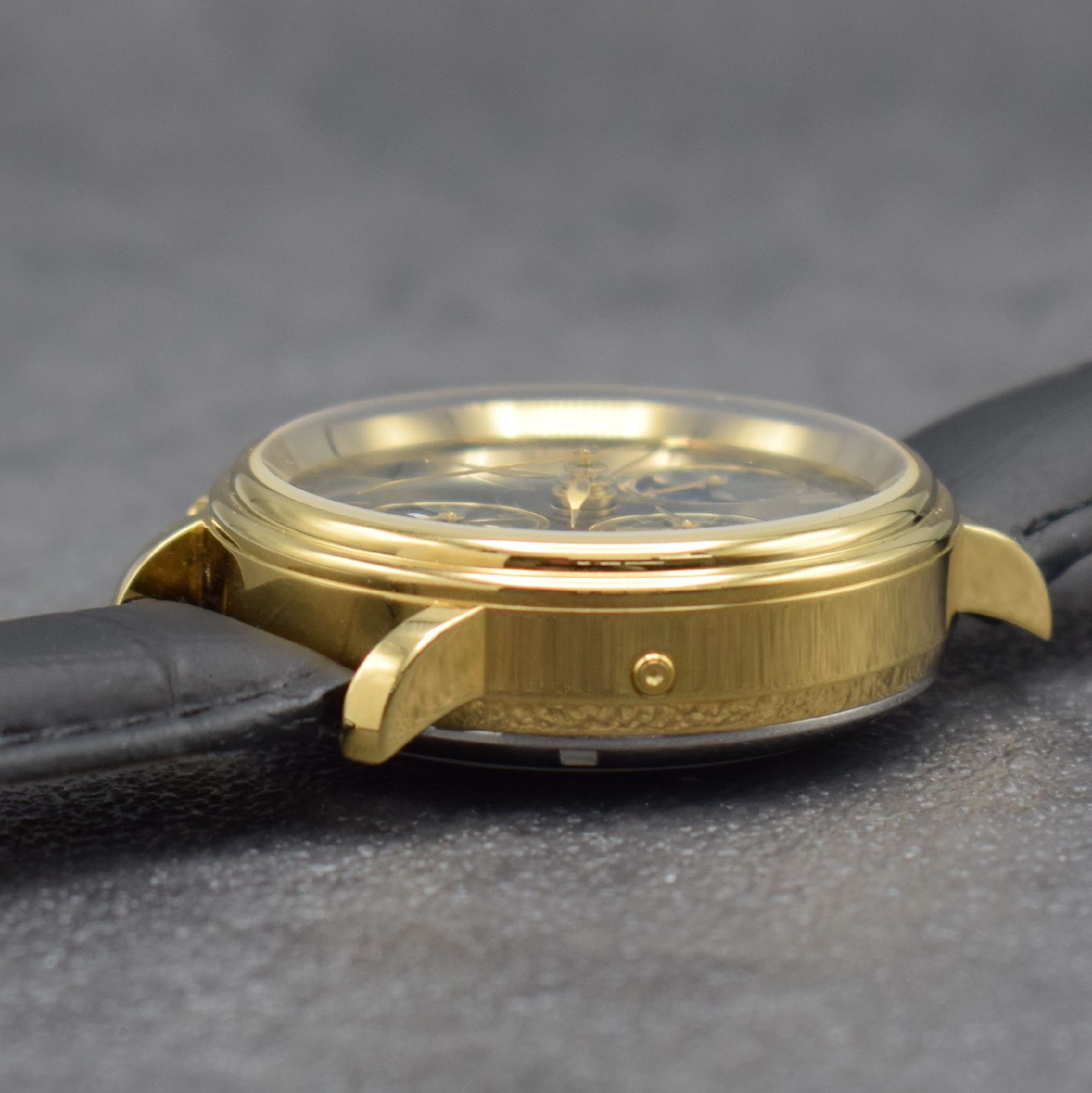 Detail d: GUINAND nahezu neuwertige Herrenarmbanduhr mit Chronograph & Kalender, Schweiz um 2000, Automatik, verg. Geh. beids. vergl., Stahlboden geschr., ...