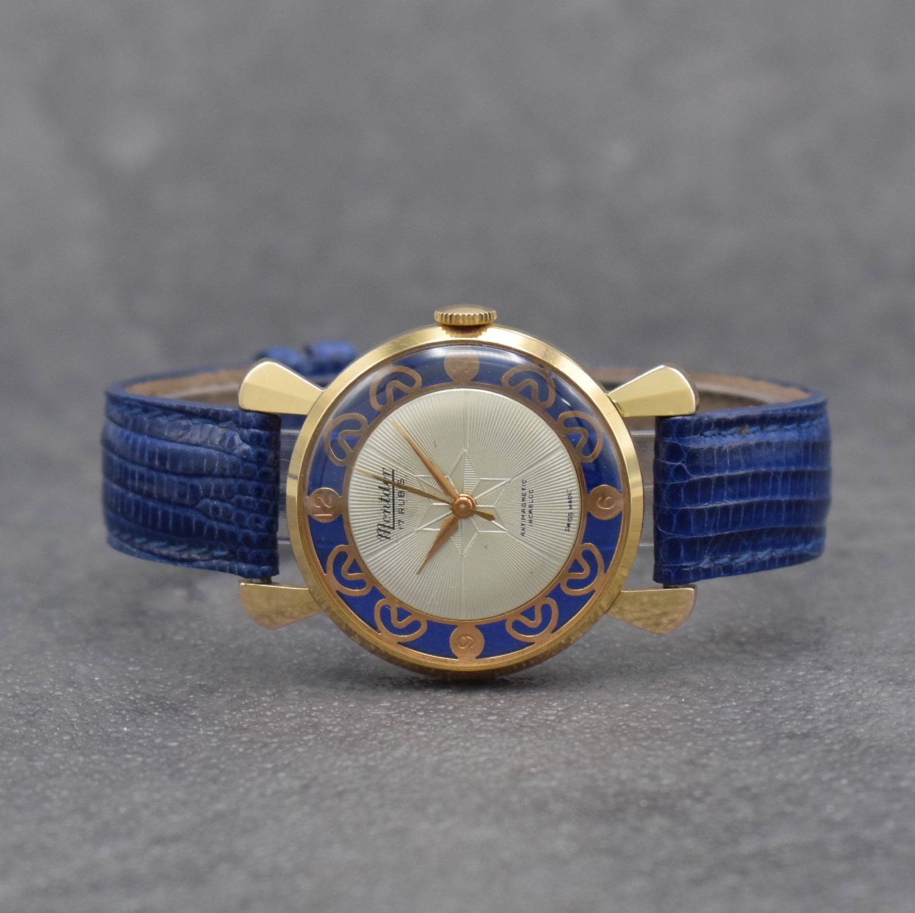 MONTDOR Damenarmbanduhr, Handaufzug, Schweiz um 1950, verg. Metallgeh. beids. vergl., silb. Zifferbl. guill., Anz. v. Std., Min. & Zentralsek., Werk ...