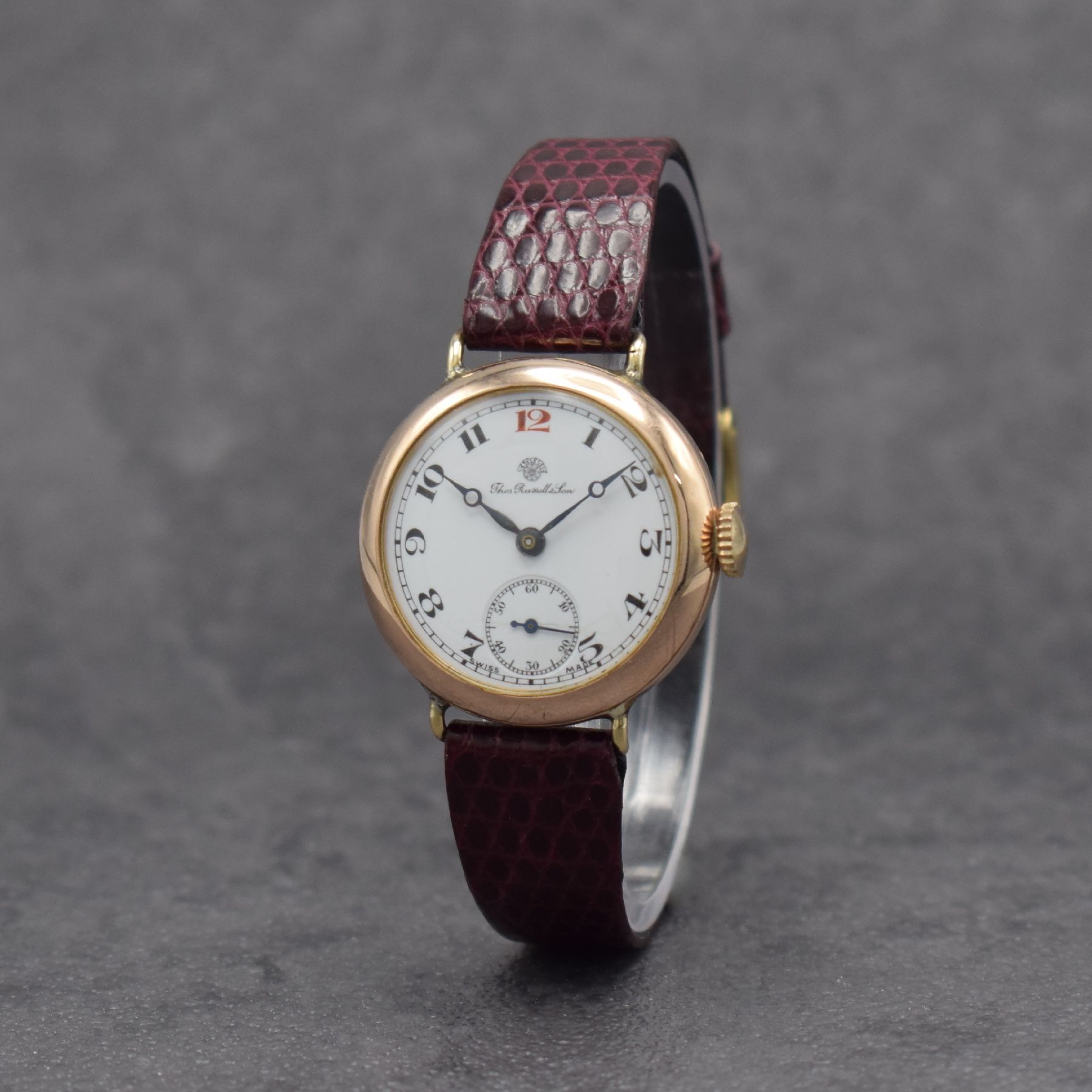 Detail b: THOMAS RUSSEL & SON Armbanduhr in RoseG 375/000, Handaufzug, Schweiz/England um 1930, 3-teil. Geh., Scharnierboden, Glasrand aufgedr., Emailzifferbl. ...