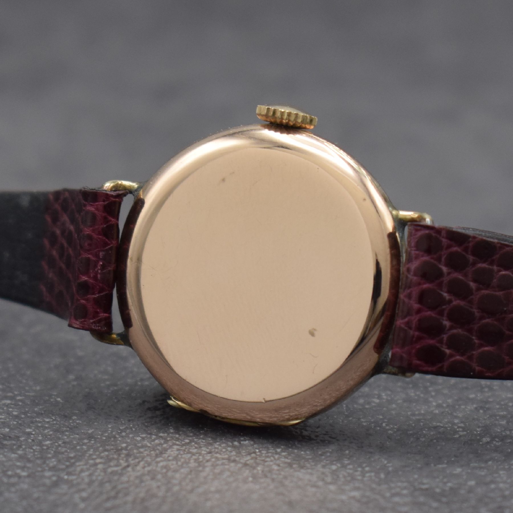 Detail d: THOMAS RUSSEL & SON Armbanduhr in RoseG 375/000, Handaufzug, Schweiz/England um 1930, 3-teil. Geh., Scharnierboden, Glasrand aufgedr., Emailzifferbl. ...
