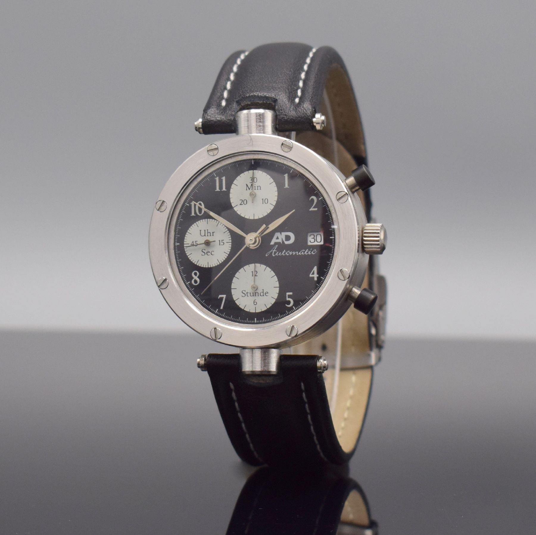 AD ausgefallener Chronograph in Edelstahl, Automatik, 3-teil. verschr. Gehäuse, beids. vergl., Krone verschr., schwarzes Zifferbl. m. röm. Zahlen & ...