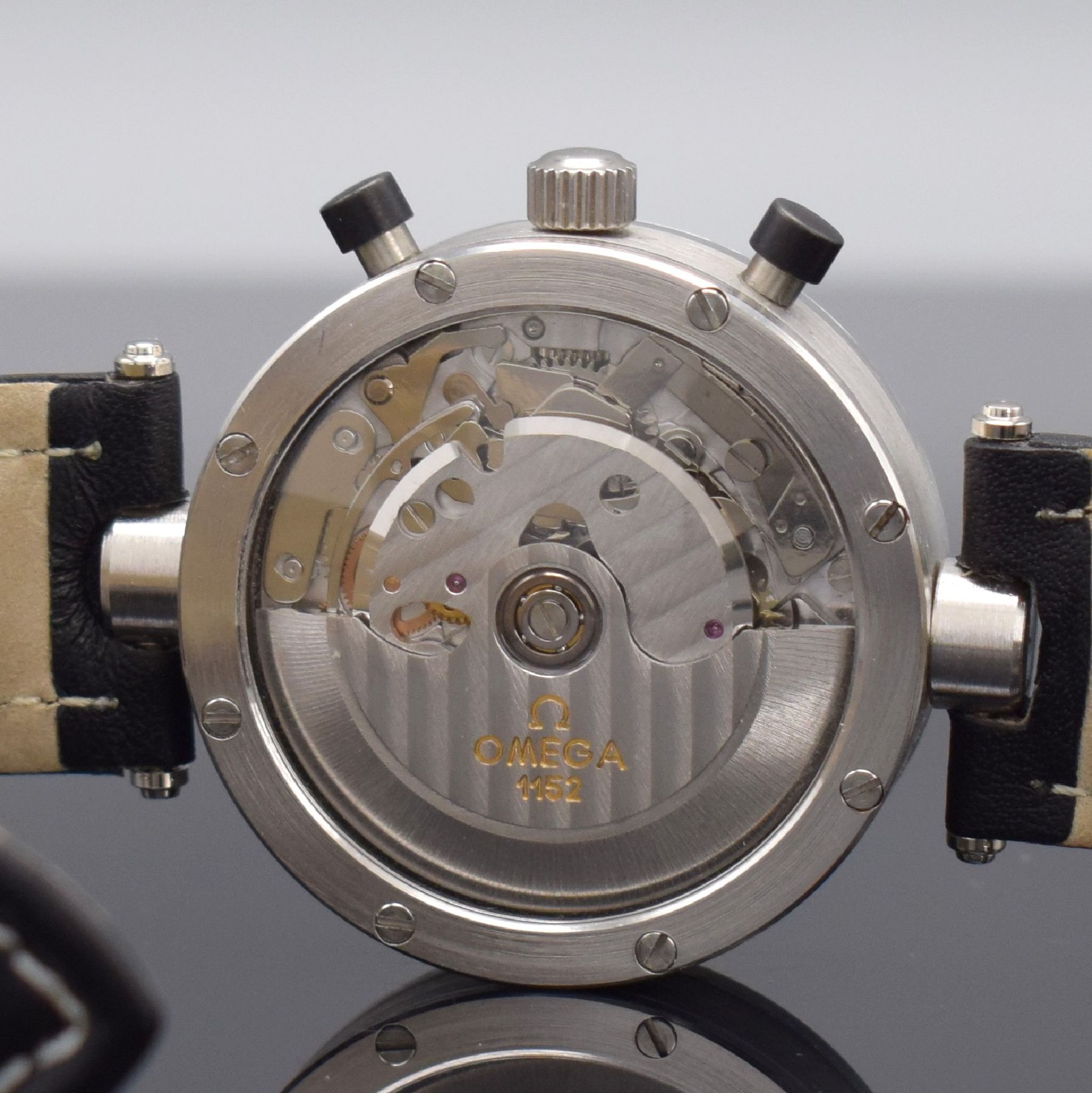 Detail c: AD ausgefallener Chronograph in Edelstahl, Automatik, 3-teil. verschr. Gehäuse, beids. vergl., Krone verschr., schwarzes Zifferbl. m. röm. Zahlen & ...