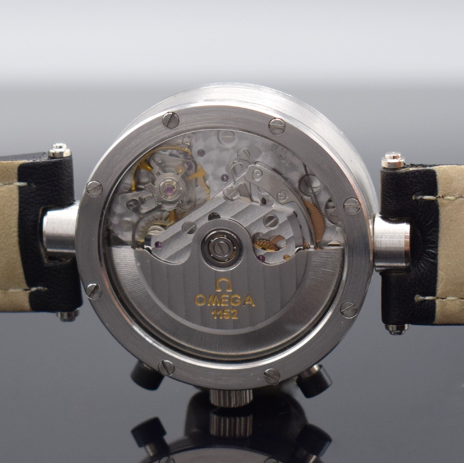 Detail d: AD ausgefallener Chronograph in Edelstahl, Automatik, 3-teil. verschr. Gehäuse, beids. vergl., Krone verschr., schwarzes Zifferbl. m. röm. Zahlen & ...
