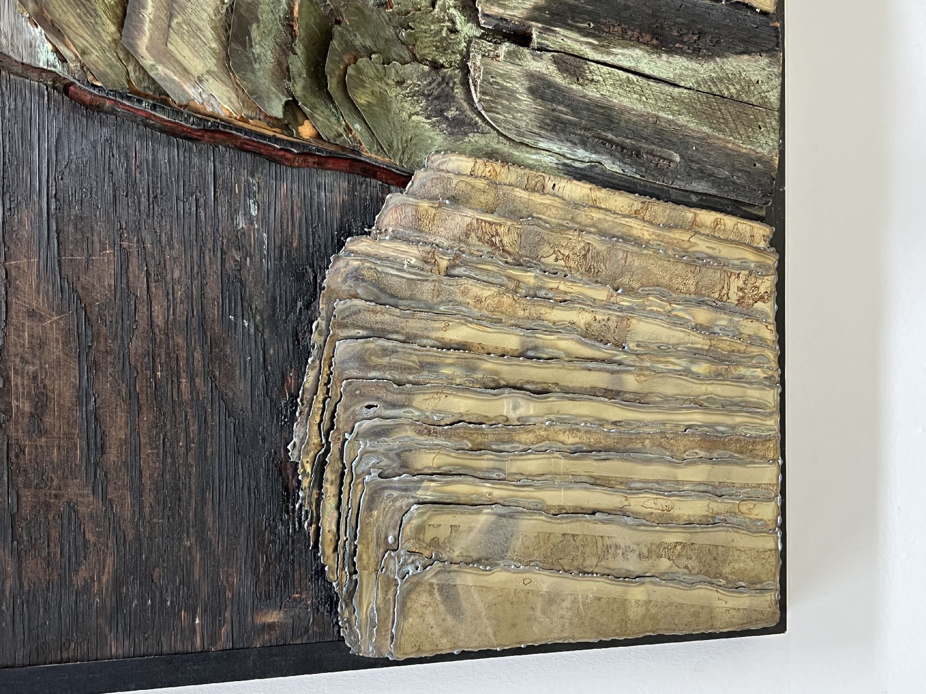 Detail a: Jorge Machold, 1940 Chemnitz-2015 Berlin, Ohne Titel, Collage aus Sperrholz, Holz und Metallplatten, rechts unten signiert und datiert 85, ca. ...