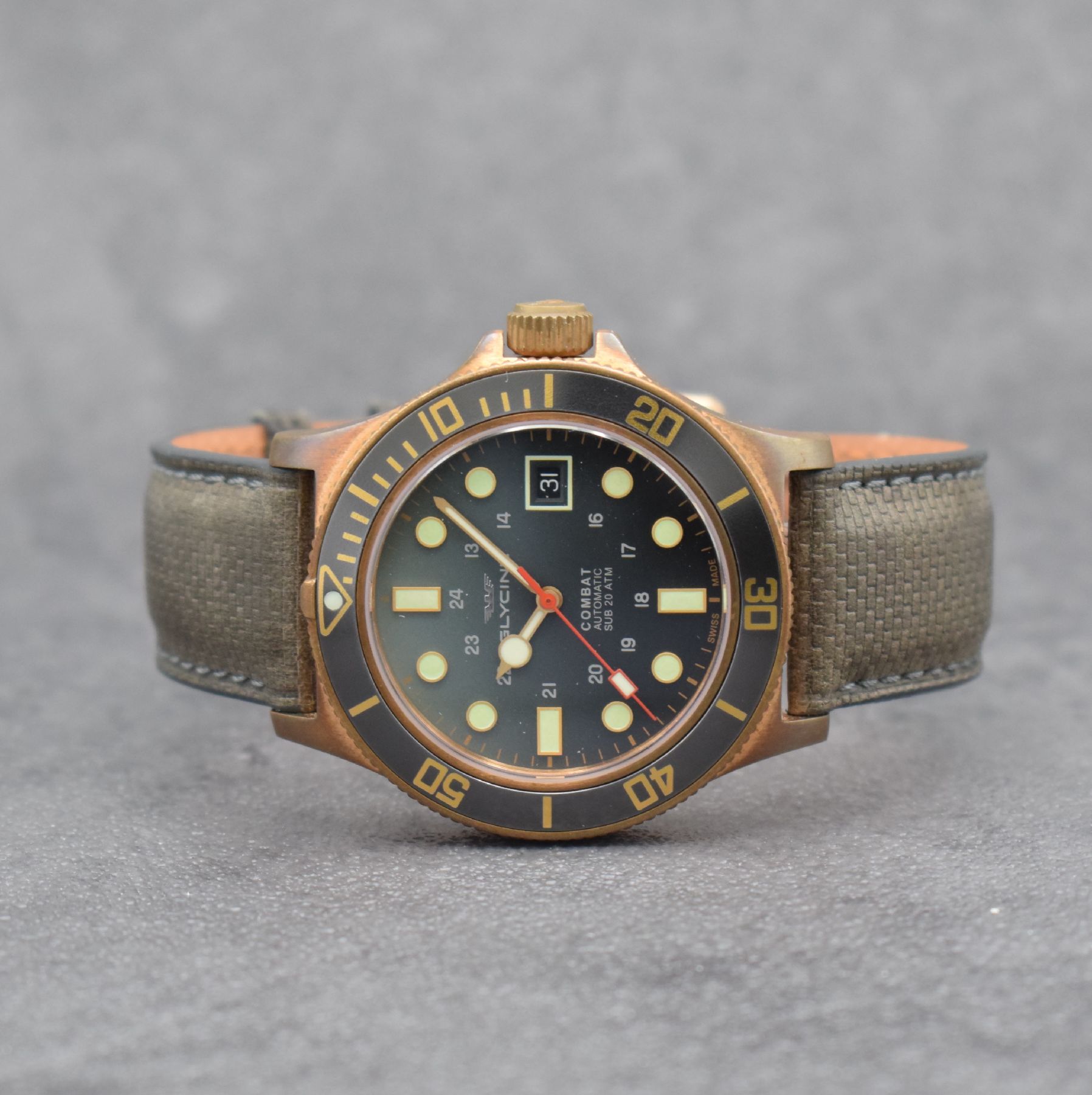 GLYCINE Combat Herrenarmbanduhr in Bronze, Schweiz um 2018, Automatik, Ref. GL0281, Stahlboden geschr., eins. drehb. Lünette, schwarzes Zifferbl. m. ...