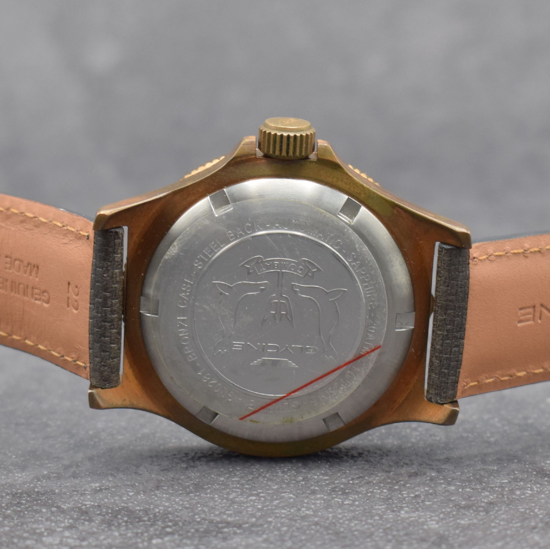 Detail f: GLYCINE Combat Herrenarmbanduhr in Bronze, Schweiz um 2018, Automatik, Ref. GL0281, Stahlboden geschr., eins. drehb. Lünette, schwarzes Zifferbl. m. ...