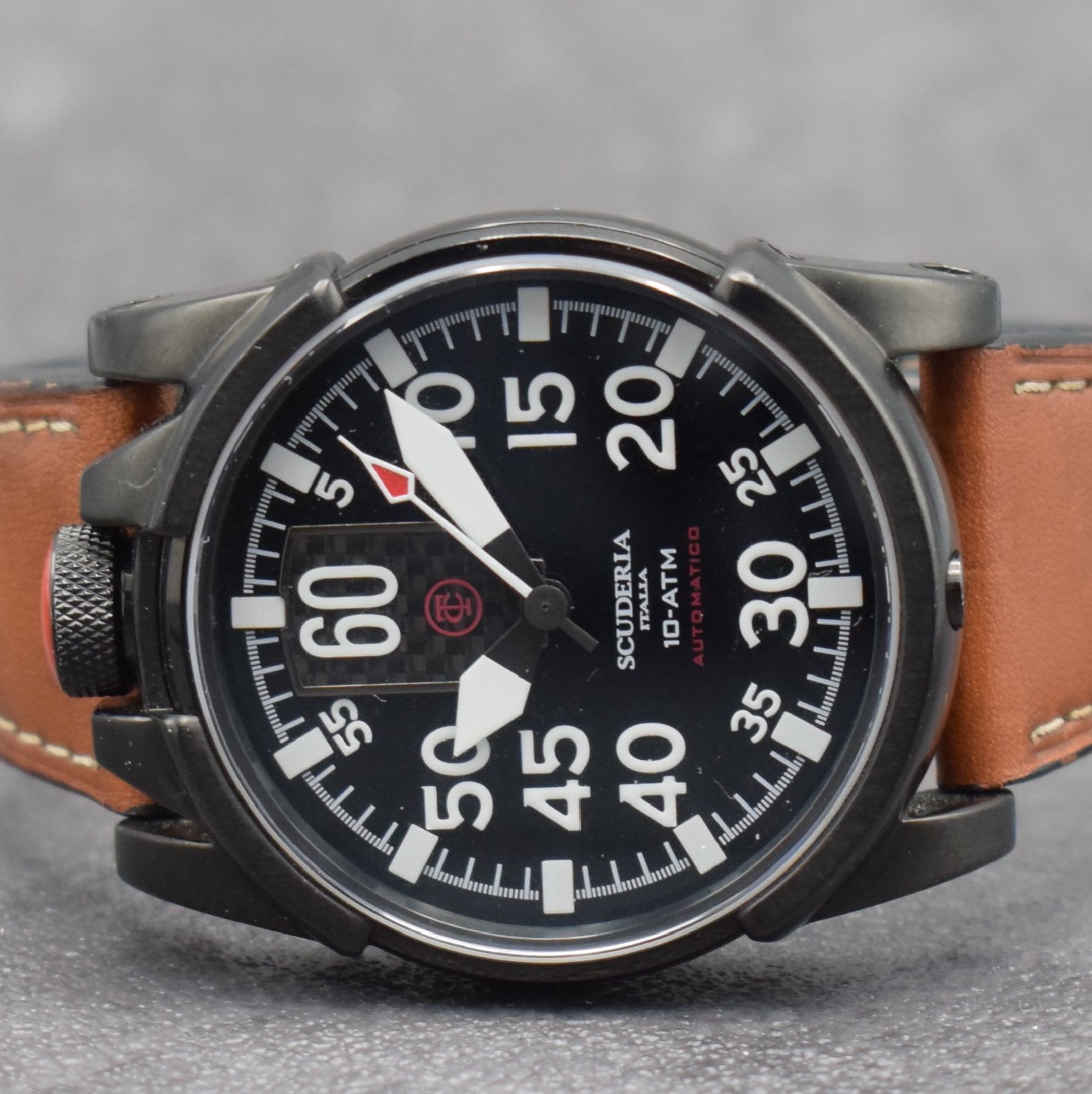 Detail a: SCUDERIA Italia Herrenarmbanduhr, Italien/ Schweiz um 2015, Automatik, beids. vergl., geschwärztes Geh., Boden & Krone verschr., Lederbd. m. orig. ...