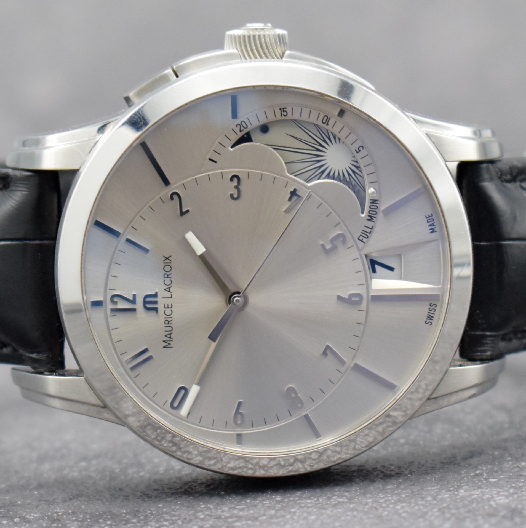 Detail b: MAURICE LACROIX Decentrique Phase de Lune große Herrenarmbanduhr, Schweiz um 2015, Automatik, Ref. PT6318, beids. vergl. Edelstahlgeh., Boden 6-fach ...