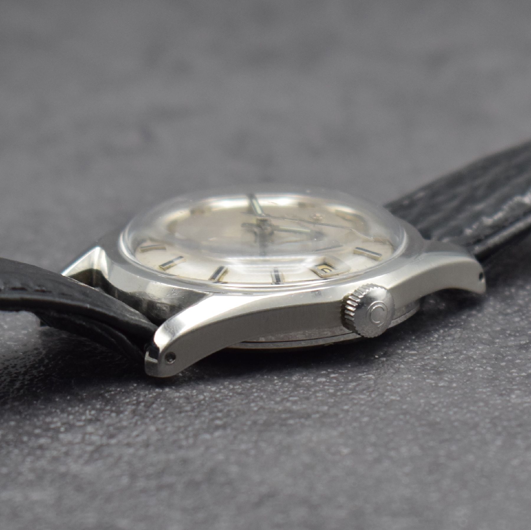 Detail d: CERTINA DS Herrenarmbanduhr in Stahl, Automatik, Schweiz um 1965, 2-tlg. Geh. Ref. 5801-112, verschr. "Turtle-Back"-Boden, silb. Zifferbl. ...