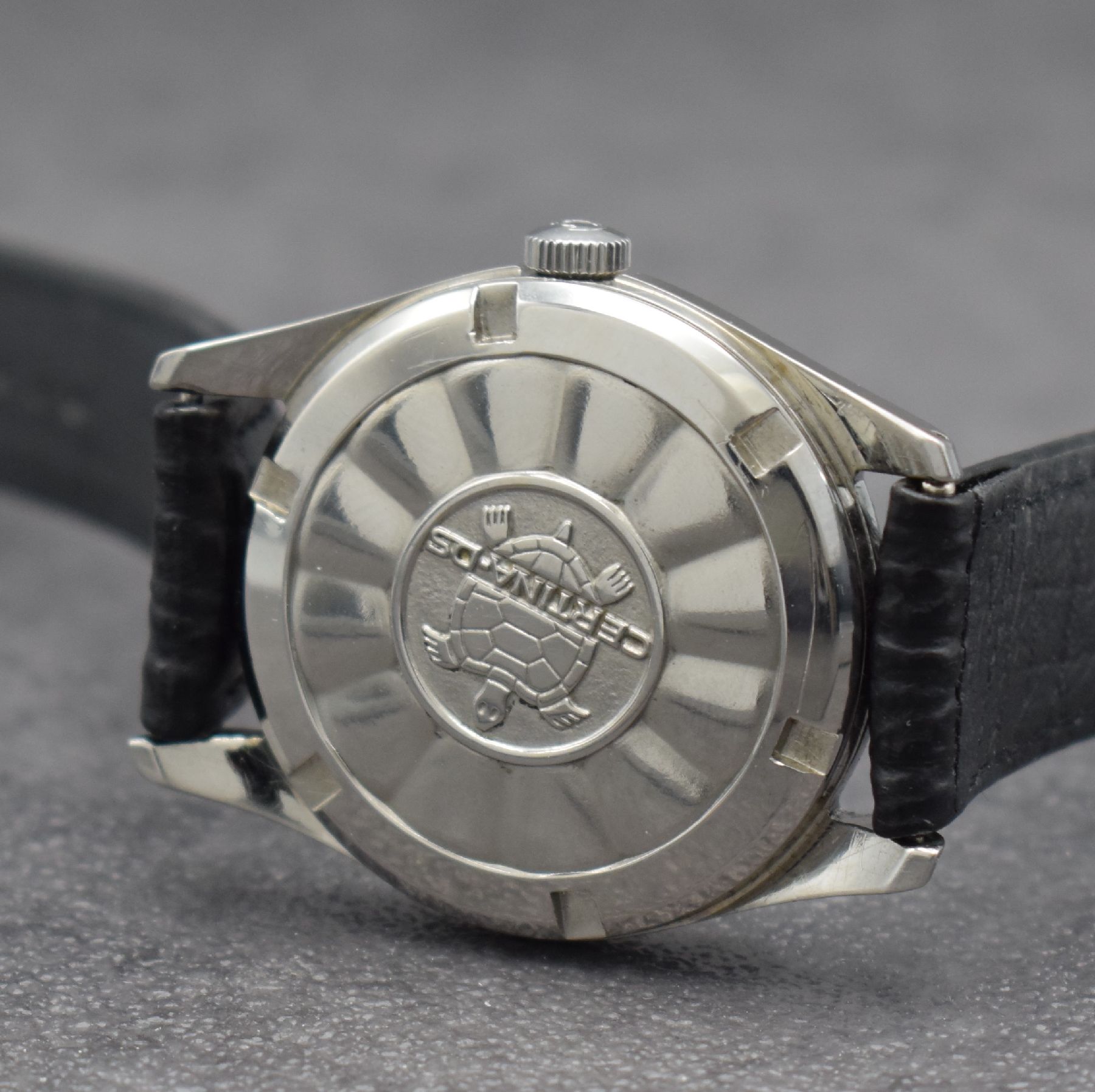 Detail e: CERTINA DS Herrenarmbanduhr in Stahl, Automatik, Schweiz um 1965, 2-tlg. Geh. Ref. 5801-112, verschr. "Turtle-Back"-Boden, silb. Zifferbl. ...