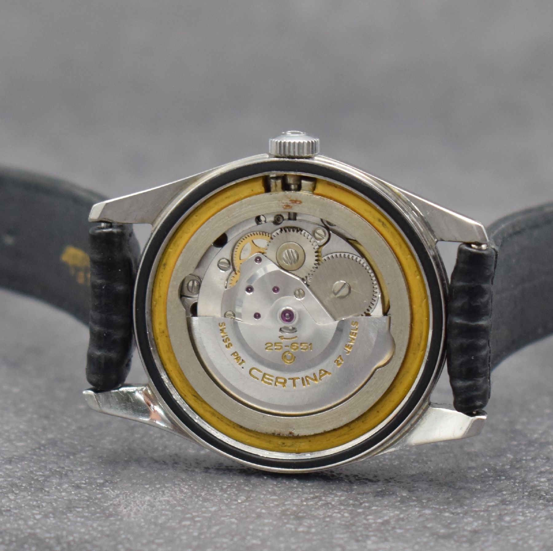 Detail f: CERTINA DS Herrenarmbanduhr in Stahl, Automatik, Schweiz um 1965, 2-tlg. Geh. Ref. 5801-112, verschr. "Turtle-Back"-Boden, silb. Zifferbl. ...