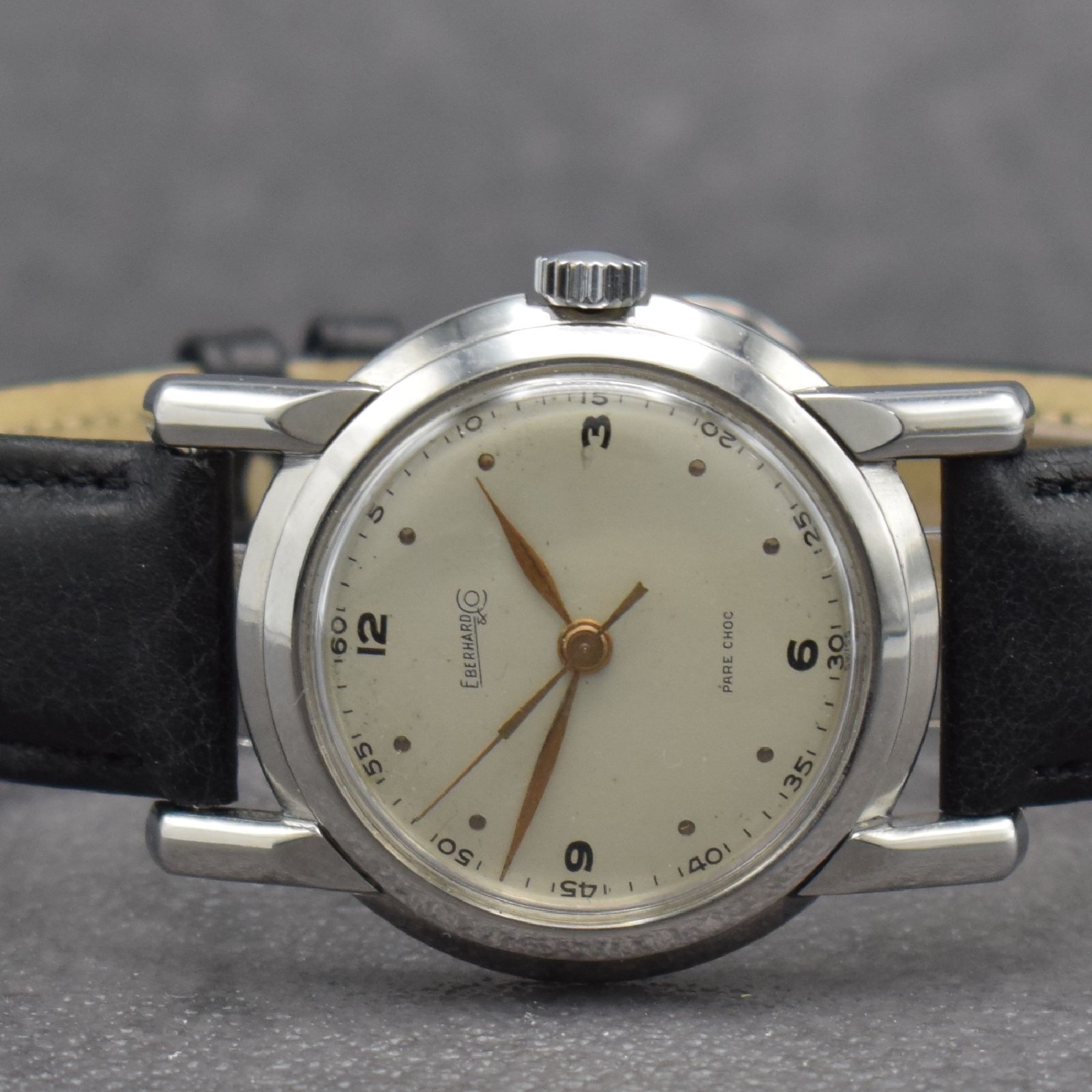 Detail a: EBERHARD & Co. Armbanduhr, Handaufzug, Schweiz um 1950, 3-teil. Edelstahlgeh., Boden verschr., Glasrand aufgedr., silb. Zifferbl. altersbed. get., ...