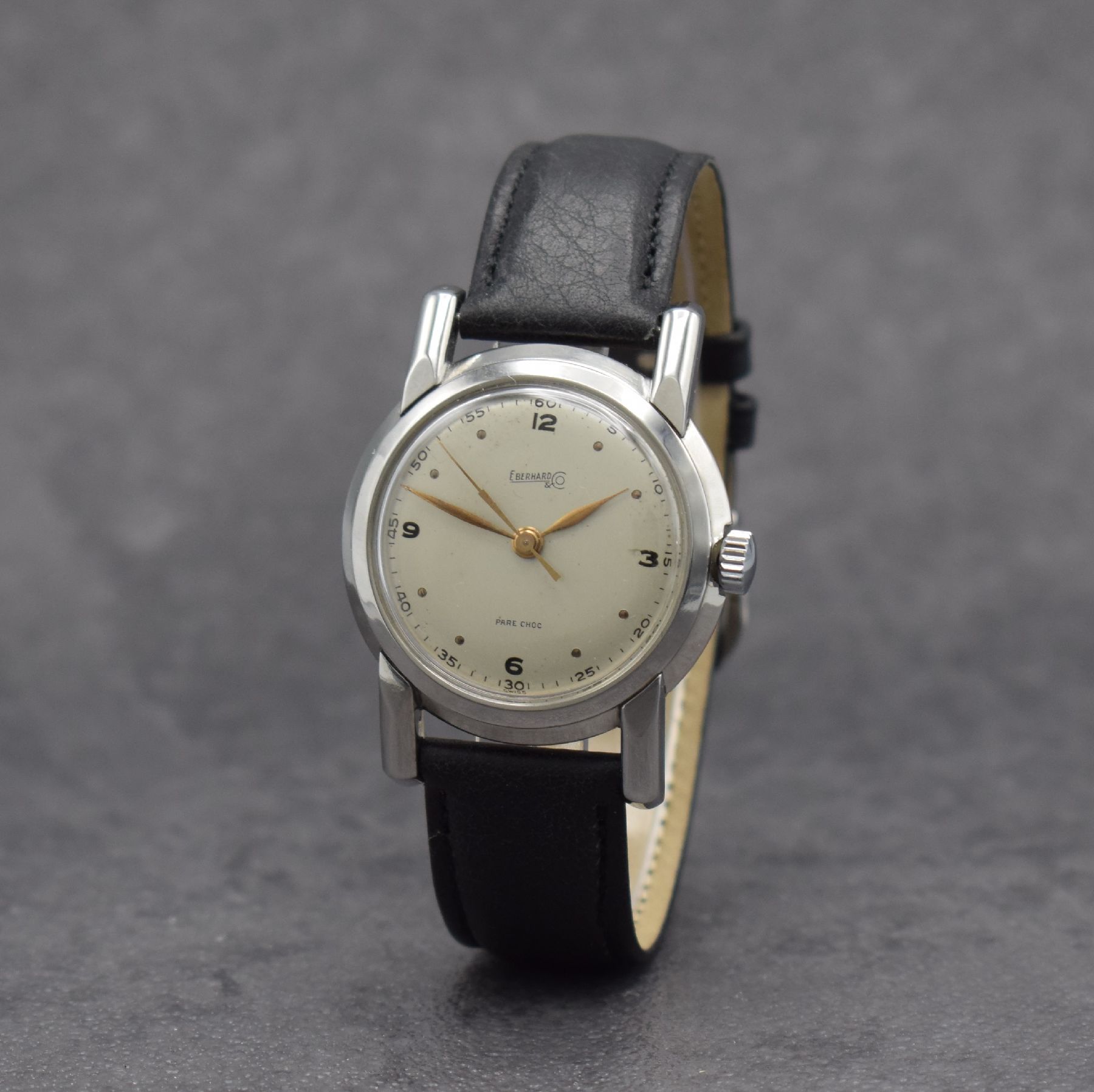 Detail b: EBERHARD & Co. Armbanduhr, Handaufzug, Schweiz um 1950, 3-teil. Edelstahlgeh., Boden verschr., Glasrand aufgedr., silb. Zifferbl. altersbed. get., ...