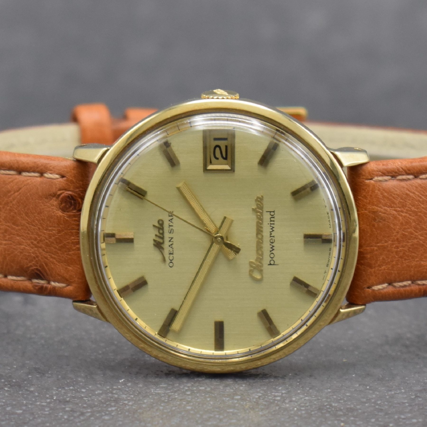 Detail a: MIDO seltener Armbandchronometer Ocean Star in GG 585/000, Schweiz um 1965, Automatik, Monocoque-Geh., gold. Zifferbl. m. aufges. Std.-Ind., gold. ...
