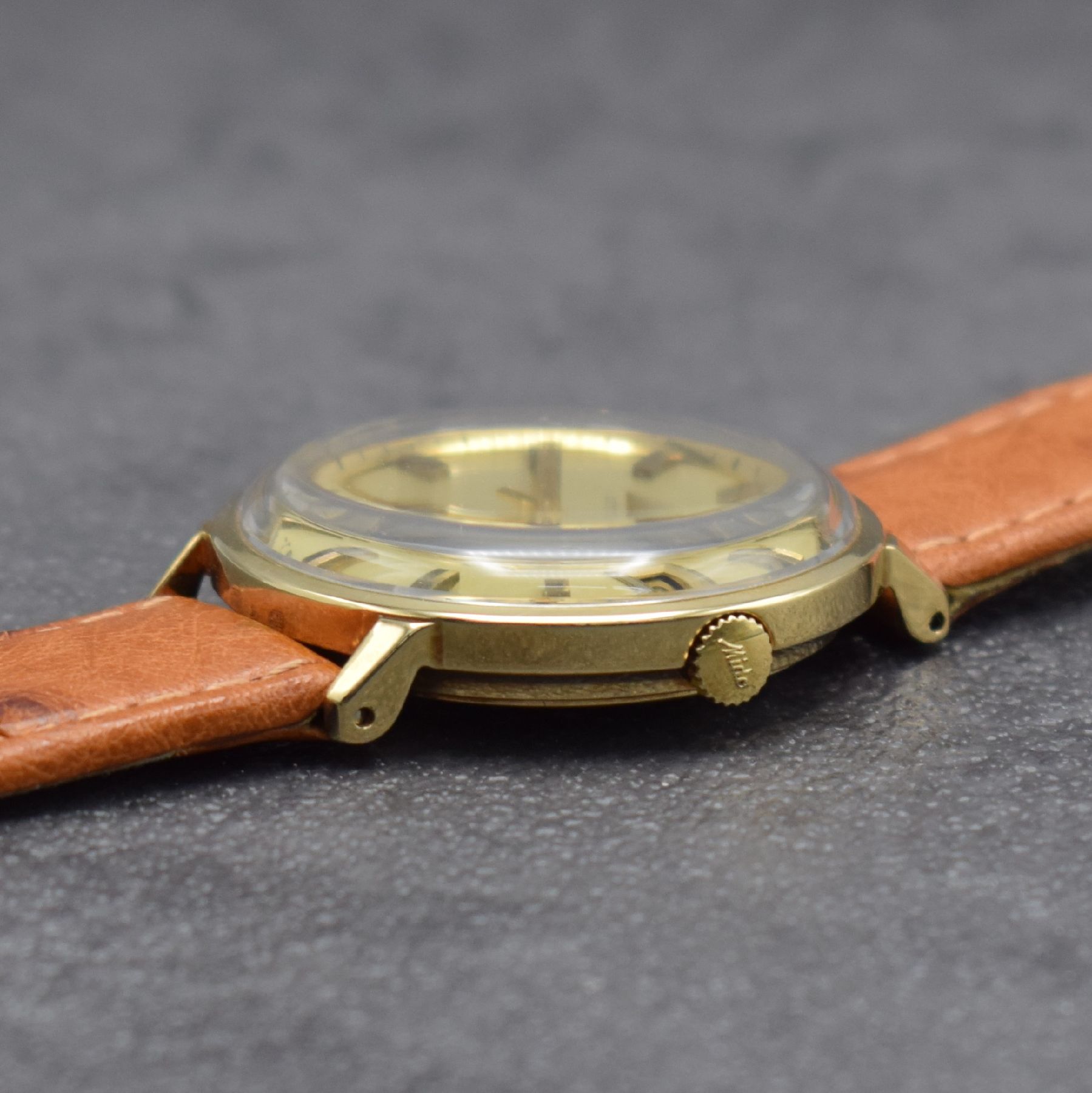 Detail d: MIDO seltener Armbandchronometer Ocean Star in GG 585/000, Schweiz um 1965, Automatik, Monocoque-Geh., gold. Zifferbl. m. aufges. Std.-Ind., gold. ...