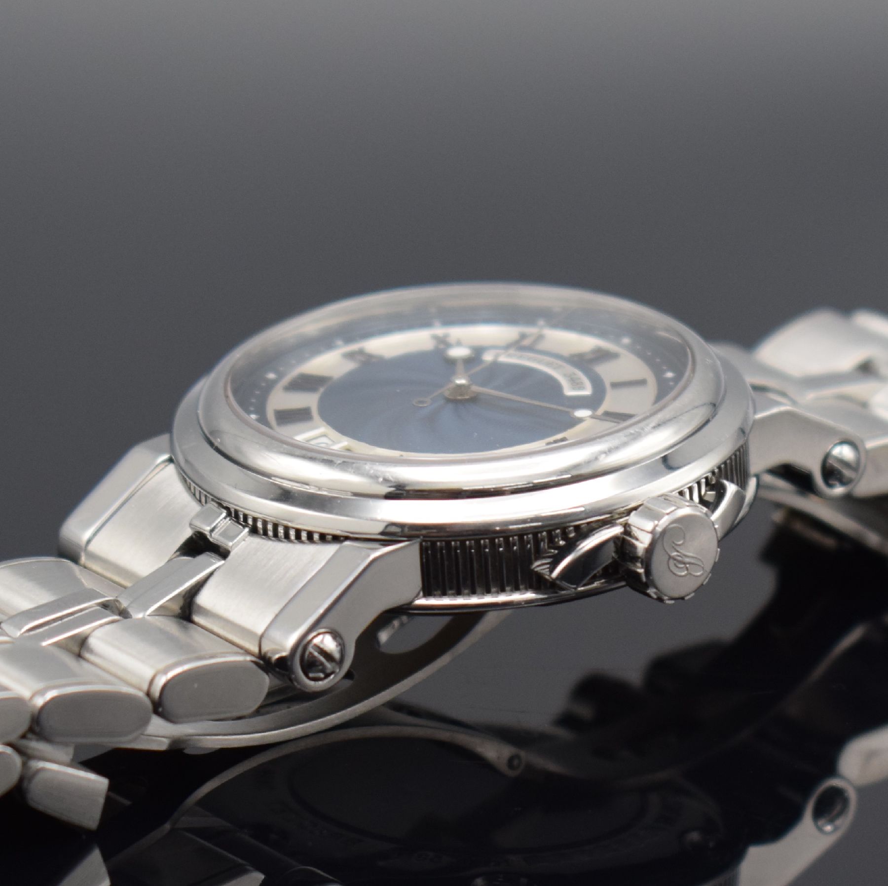 Detail e: BREGUET Marine Herrenarmbanduhr Referenz 5817, Automatik, Schweiz um 2010, Edelstahlgeh. inkl. Gliederband m. Faltschl., zus. orig. Kautschukband m. ...