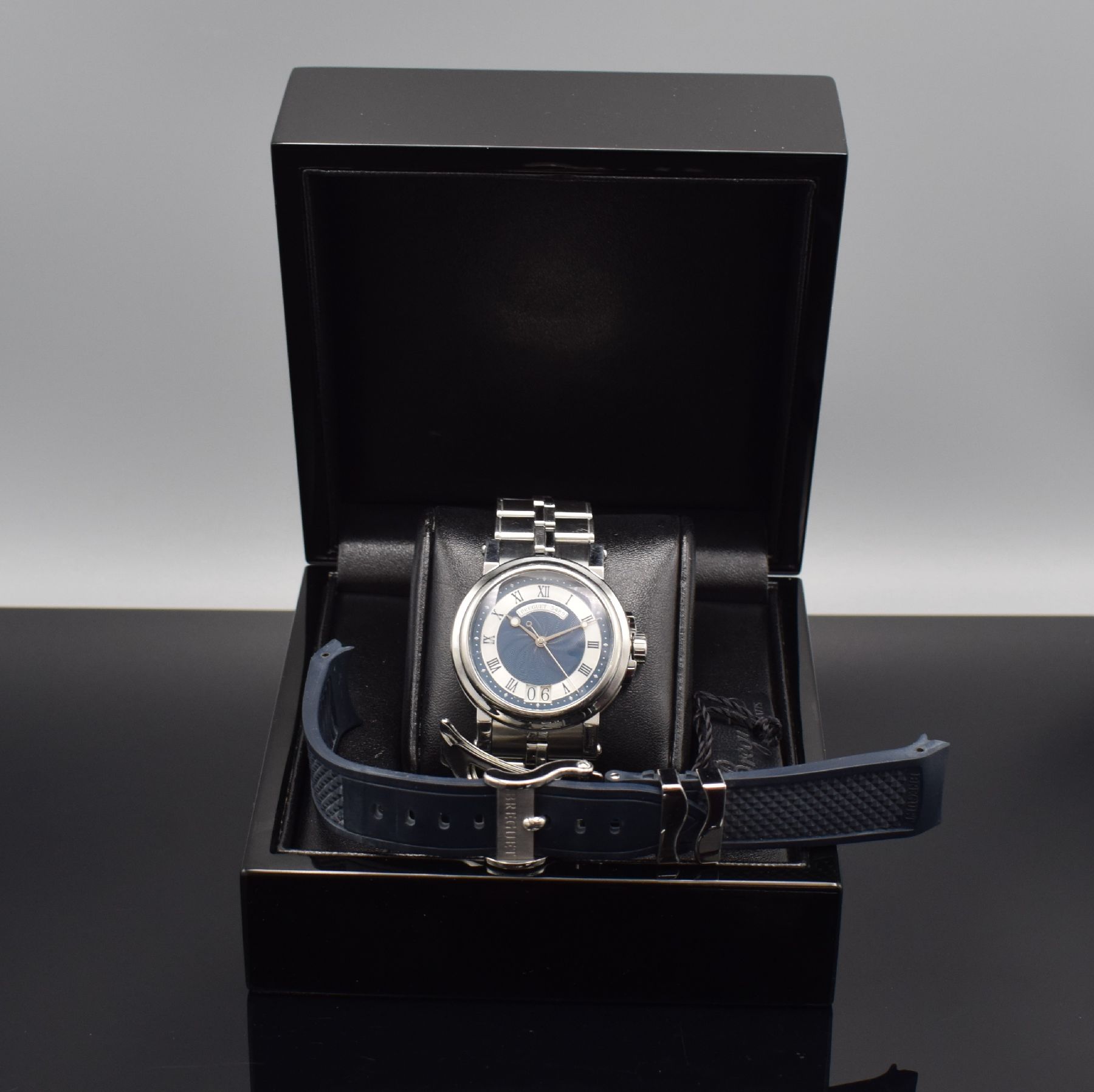 Detail h: BREGUET Marine Herrenarmbanduhr Referenz 5817, Automatik, Schweiz um 2010, Edelstahlgeh. inkl. Gliederband m. Faltschl., zus. orig. Kautschukband m. ...