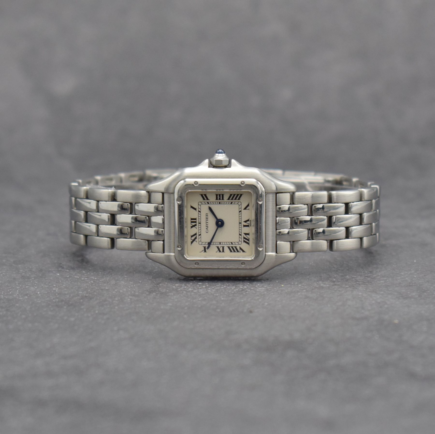 CARTIER Damenarmbanduhr Panthere in Edelstahl Referenz 1320, Schweiz um 1990, quarz, Boden 8-fach verschr., Gliederband m. dopp. Faltschl., vers. ...