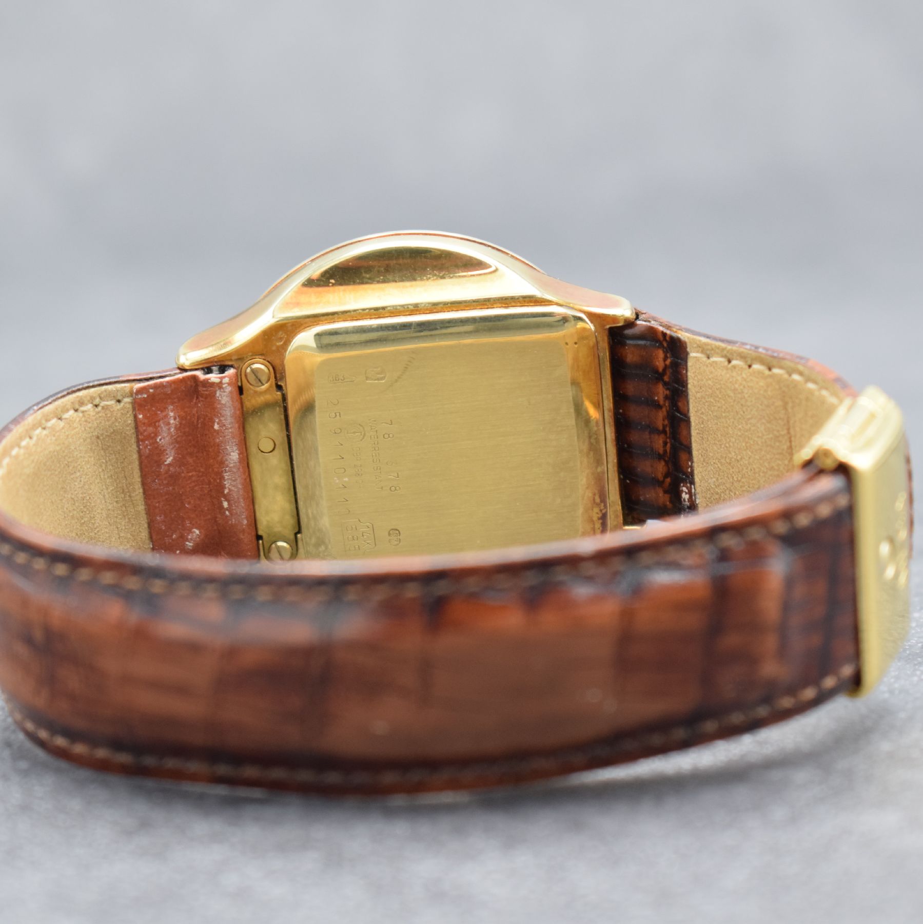 Detail c: JUNGHANS MEGA Herren-Funkuhr in GG 585/000, Schweiz um 1995, quarz, massives Geh., Boden & Glasrand aufgedr., digitale & analoge Anzeige, gold. ...