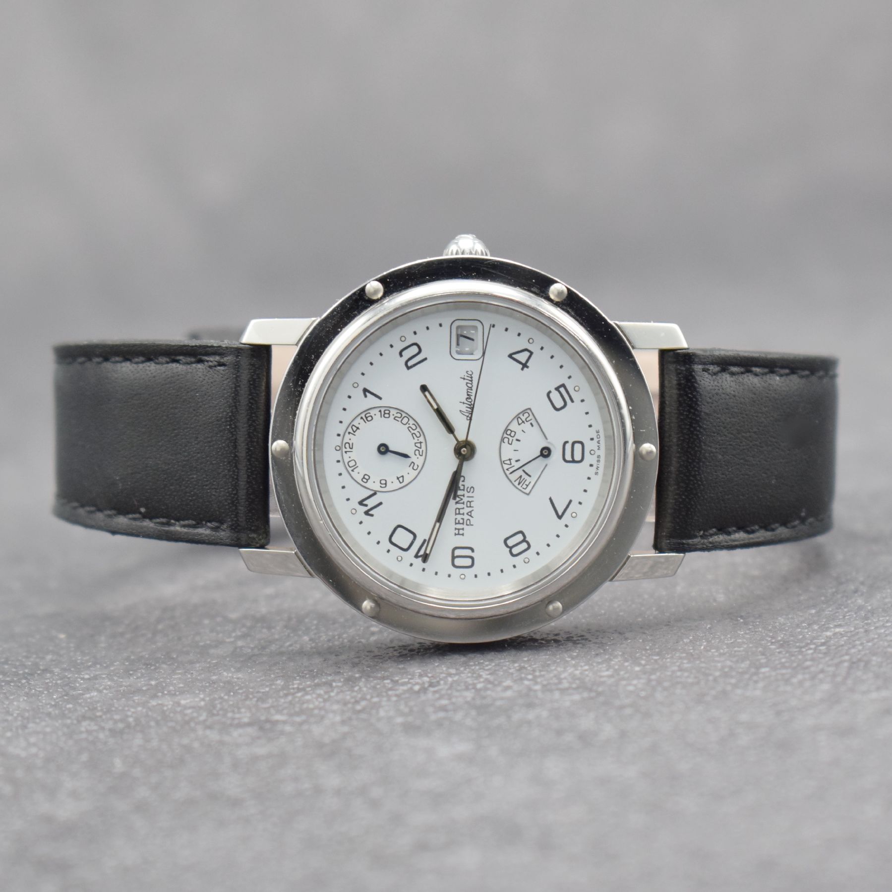 HERMES Paris Herrenarmbanduhr mit Gangreserve & 2er Zeitzone, Schweiz um 2000, Automatik, beids. vergl. Edelstahlgeh., Boden aufgedr., weißes ...