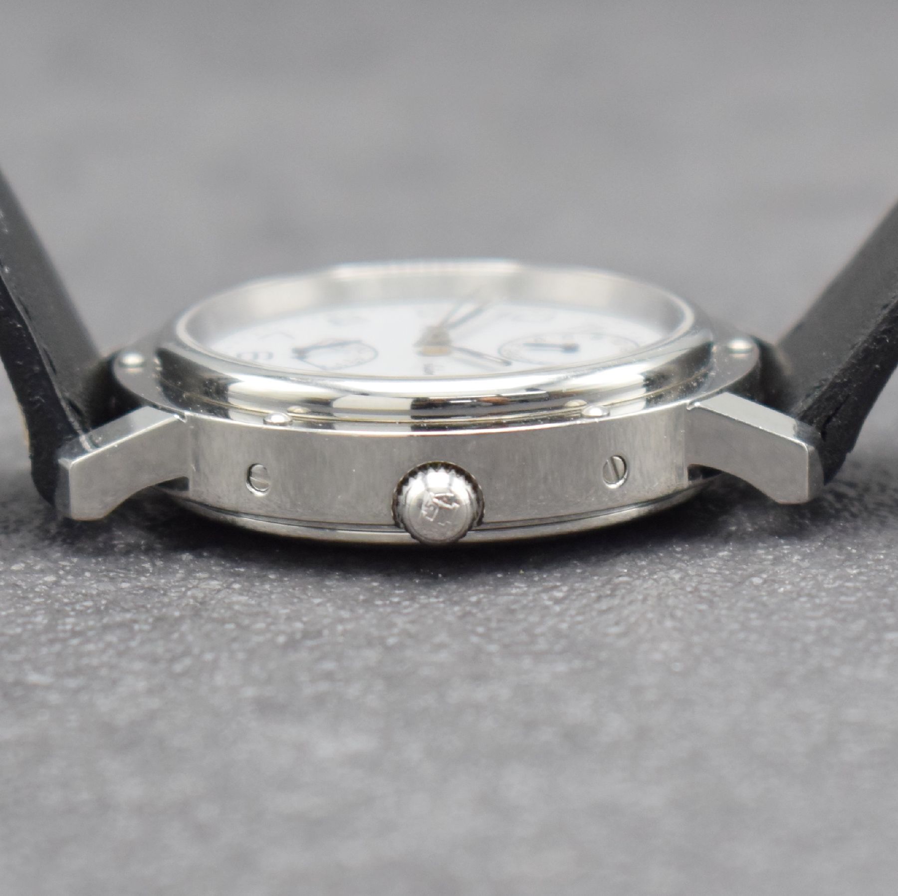 Detail c: HERMES Paris Herrenarmbanduhr mit Gangreserve & 2er Zeitzone, Schweiz um 2000, Automatik, beids. vergl. Edelstahlgeh., Boden aufgedr., weißes ...