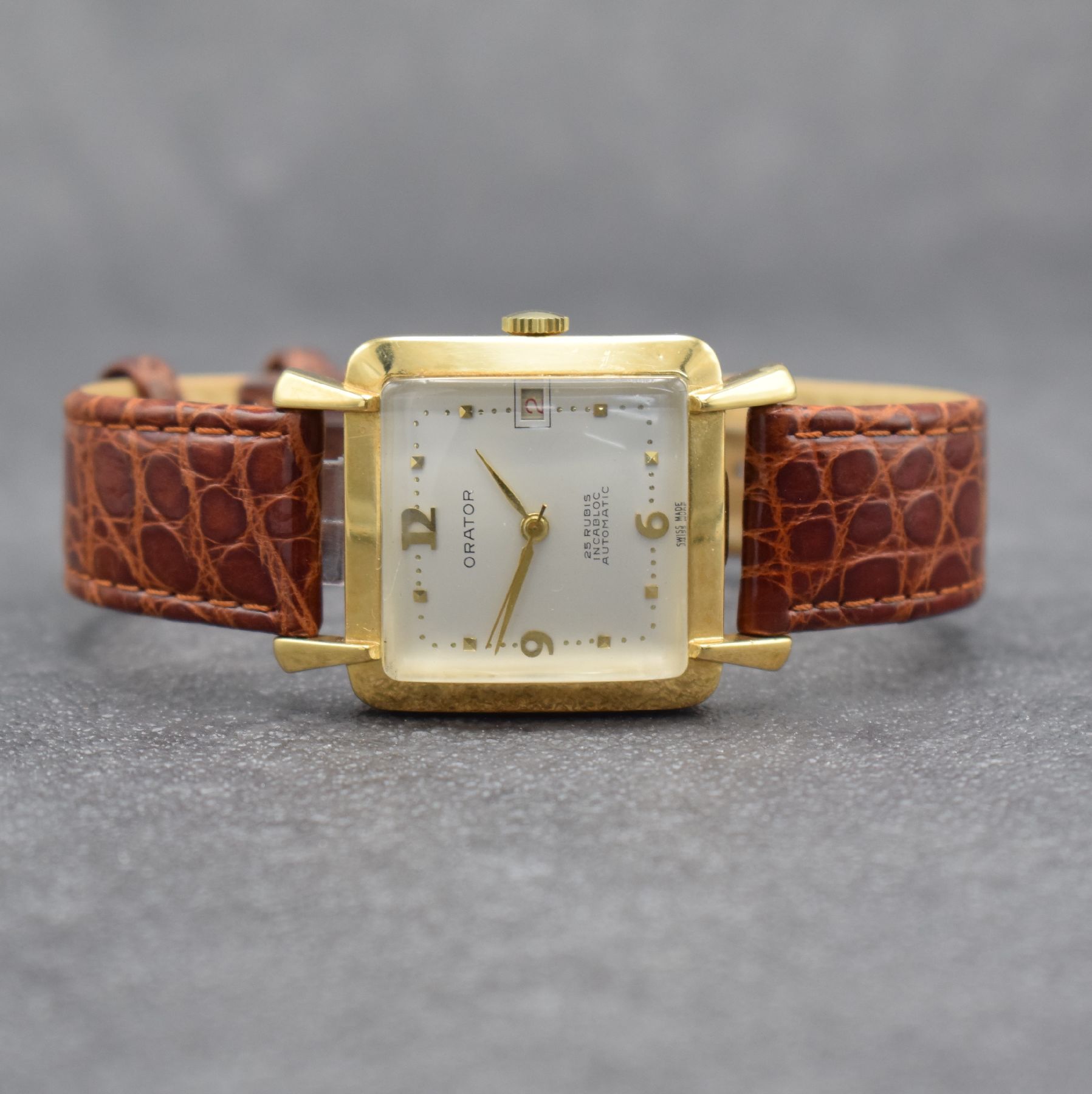 ORATOR Armbanduhr in GG 750/000, Schweiz um 1950, Automatik, 2-teil. Geh. m. tropfenförm. Bandanstößen l. dell., Boden aufgedr., silb. Zifferbl. ...