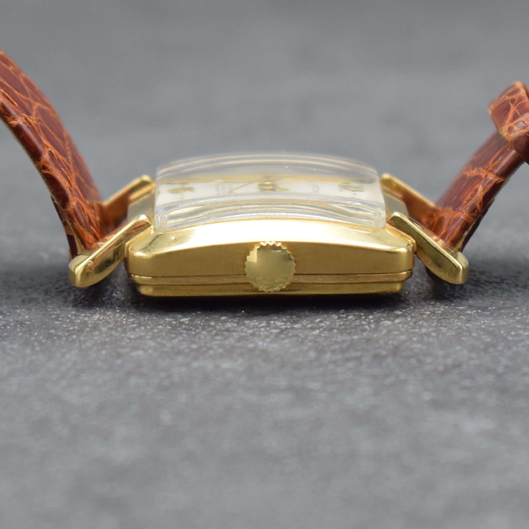 Detail c: ORATOR Armbanduhr in GG 750/000, Schweiz um 1950, Automatik, 2-teil. Geh. m. tropfenförm. Bandanstößen l. dell., Boden aufgedr., silb. Zifferbl. ...