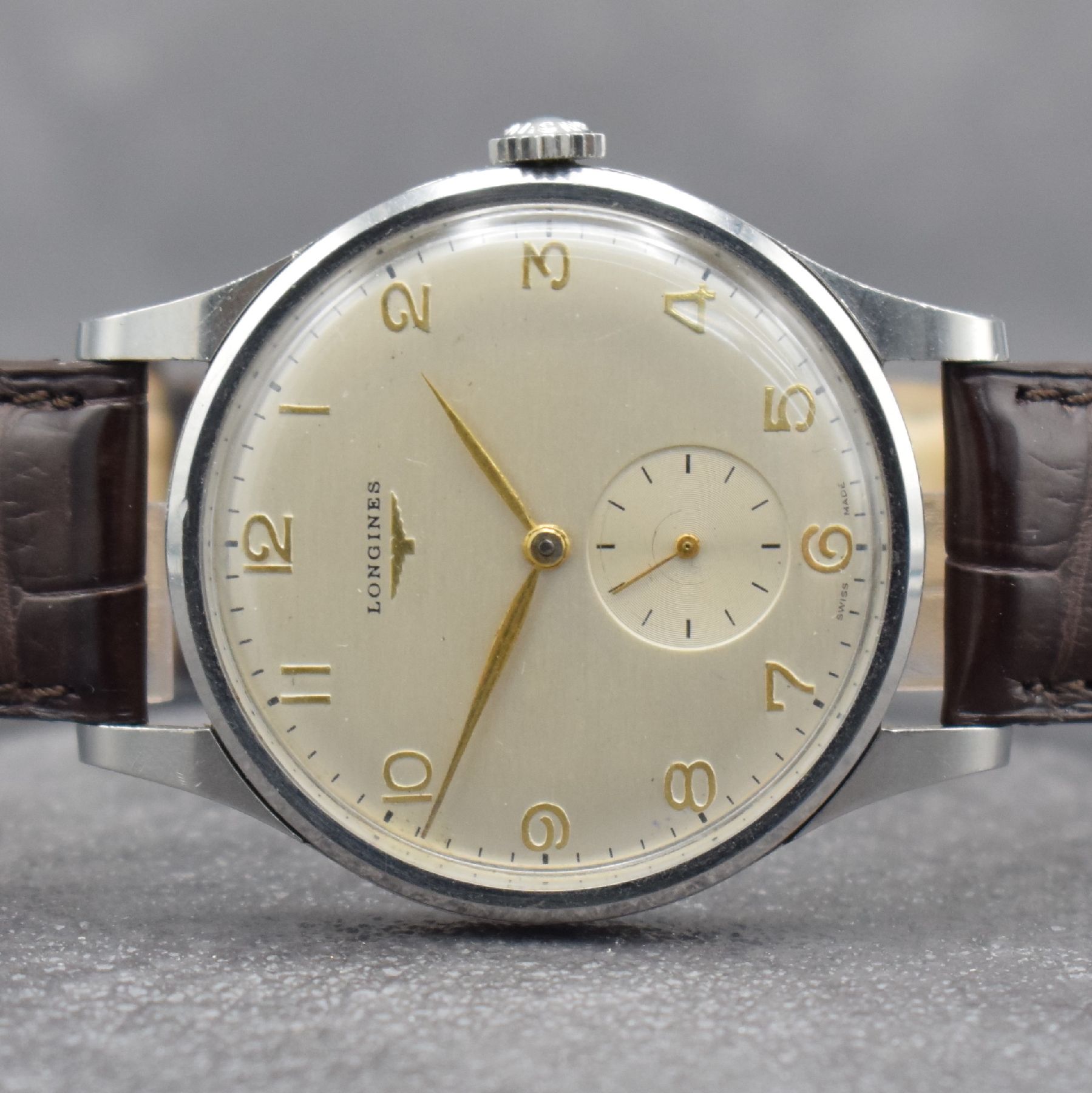 Detail a: LONGINES große Herrenarmbanduhr 38 mm in Stahl, Schweiz um 1953, Handaufzug, Ref. 4914, 3-teil. Gehäuse, Boden & Glasrand aufgedr., orig. Krone, ...