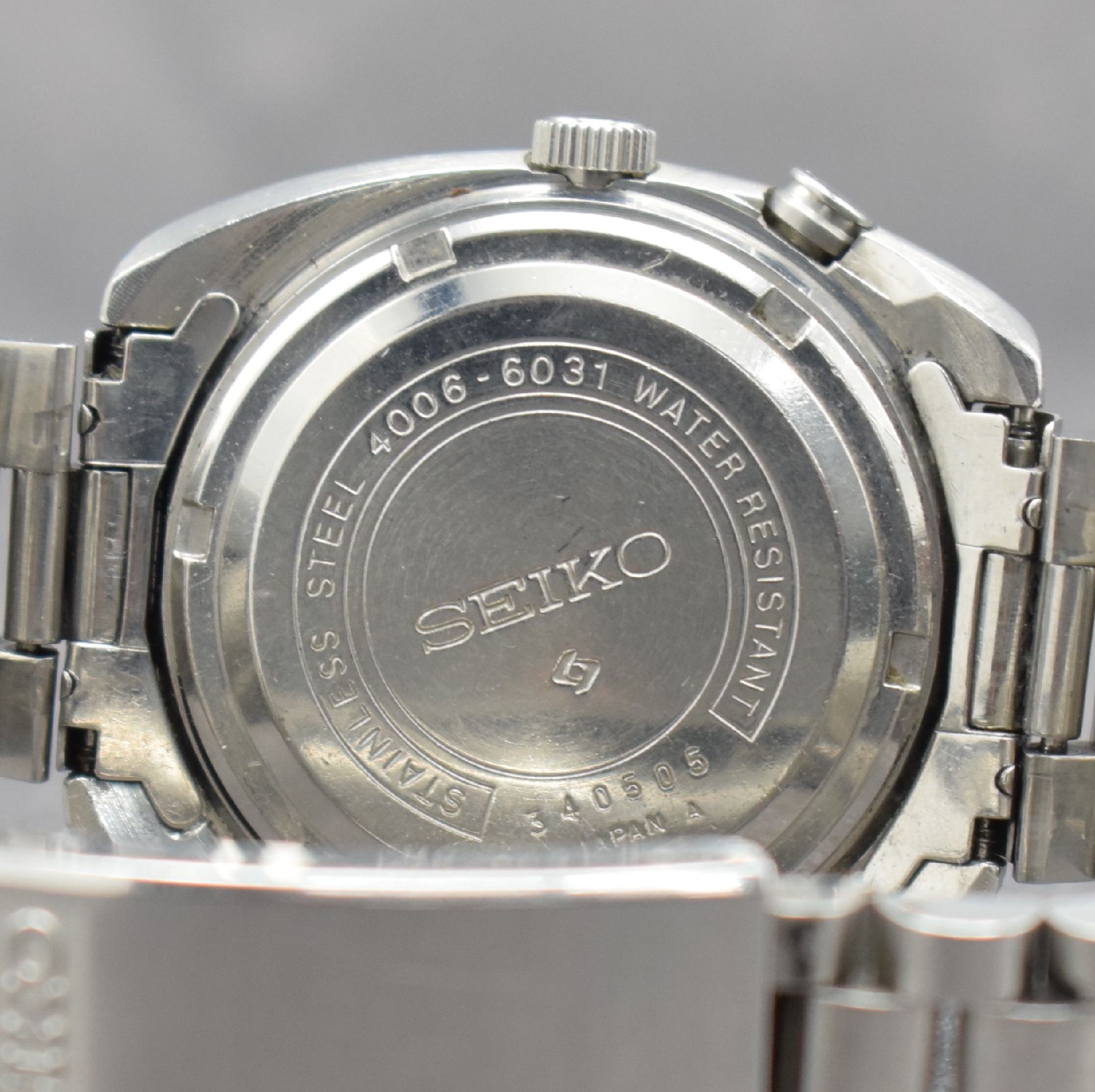 Detail d: SEIKO Bell-Matic Herrenarmbanduhr m. Wecker, Japan um 1970, Automatik, Ref. 4006-6031, Edelstahlgeh., Boden geschr., orig. Gliederband m. Faltschl., ...