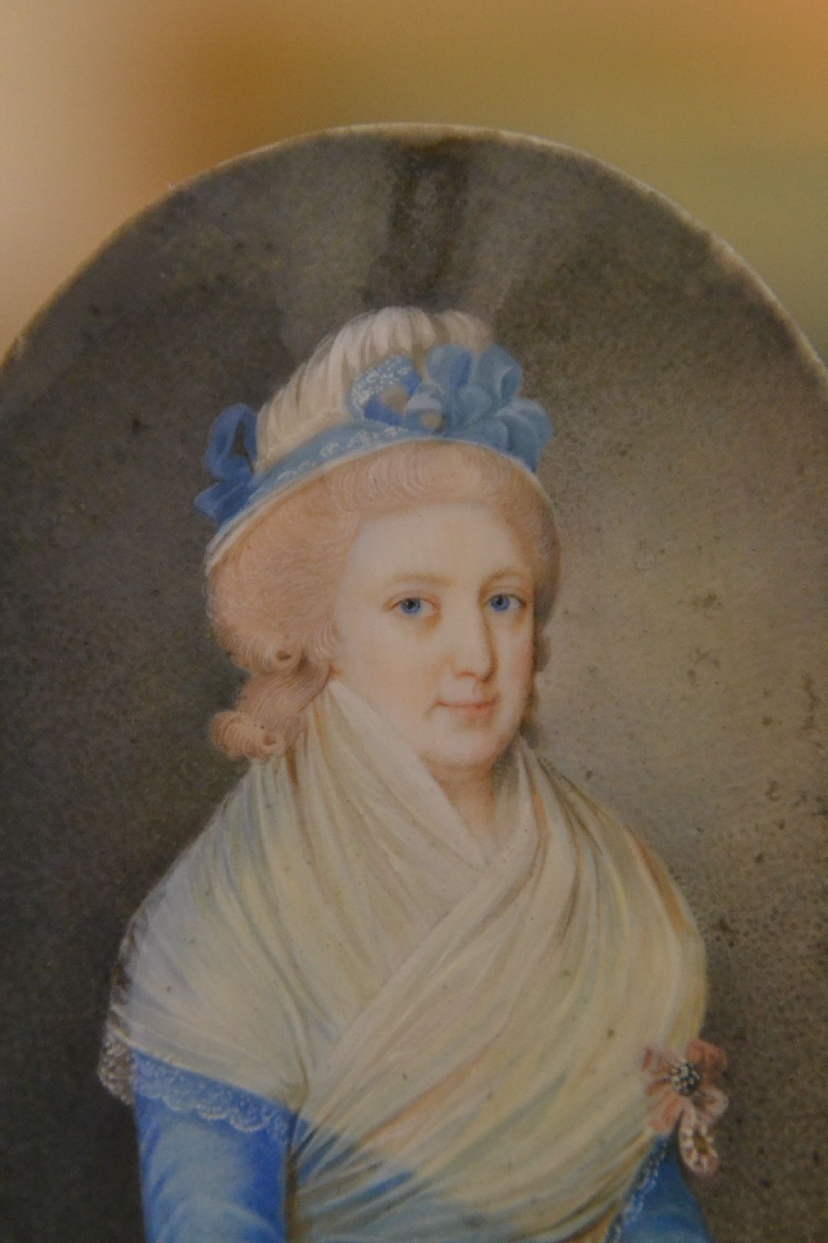 Detail c: Miniaturmalerei, deutsch, um 1830/40, Damenporträt, Gouachemalerei auf Elfenbein, ca. 8.5x6.5 cm, unter Glas, Rahmen, kein Versand außerhalb der EU