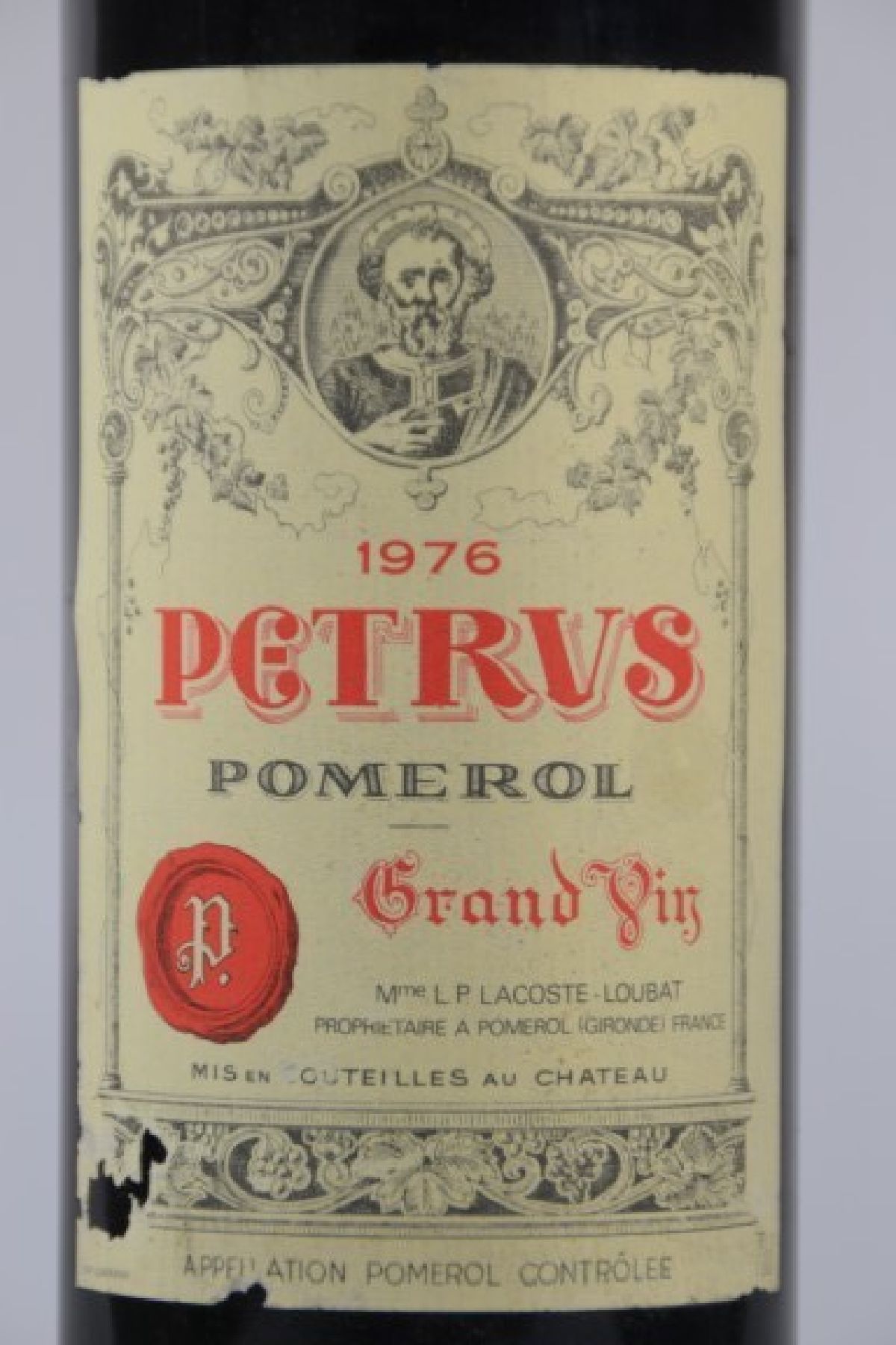 Detail a: 1 Flasche Petrus 1976, Pomerol, Grand Vin, 75cl, orig. verkorkt und unverkostet, upper mid shoulder