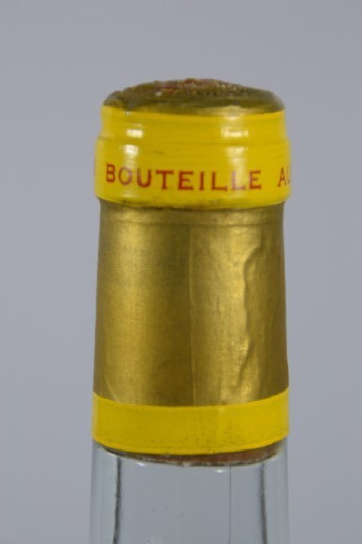 Detail b: 1 Flasche Chateau d'Yquem Sur-Saluces 1975, Sauternes, 75cl, orig. verkorkt und unverkostet, top shoulder